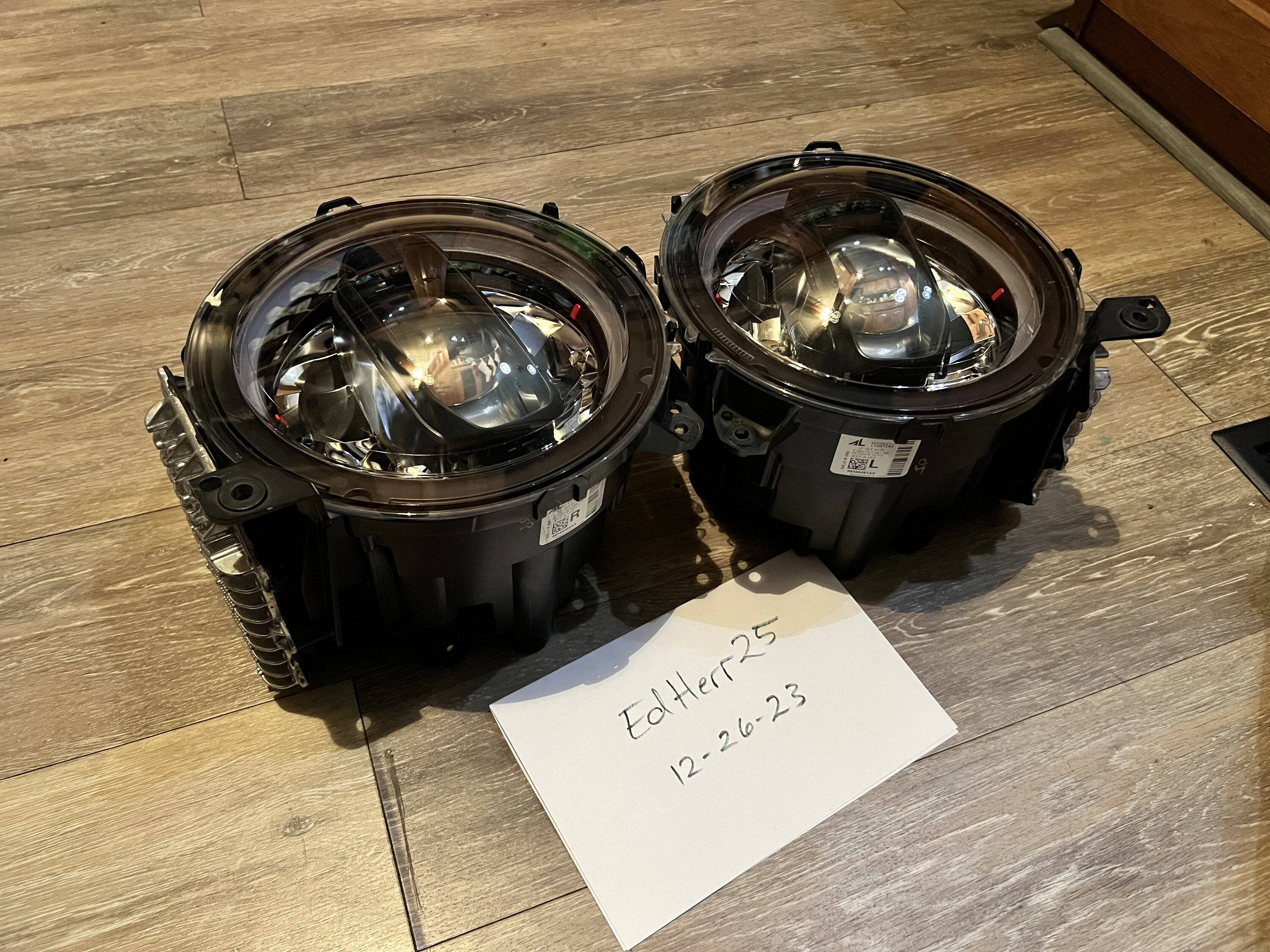 Jeep Wrangler JL 2024 OEM LED HEADLIGHTS, BLACK 4D05BA85-970F-48CA-A5AD-0801E7EA2F4A