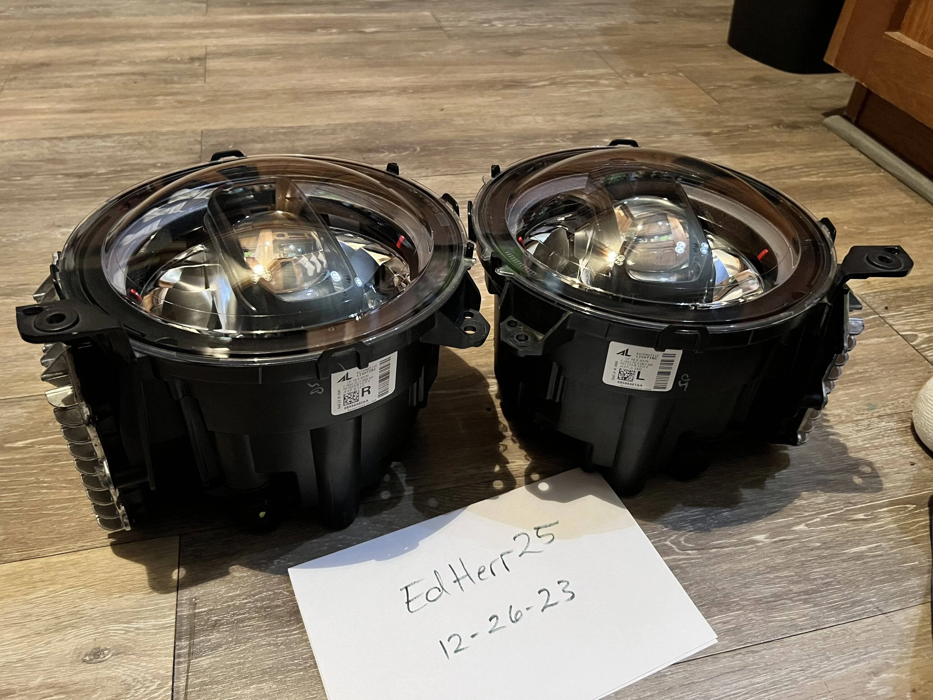 Jeep Wrangler JL 2024 OEM LED HEADLIGHTS, BLACK 4ACDF2CD-9A09-44F4-A254-63CA1F9C4290
