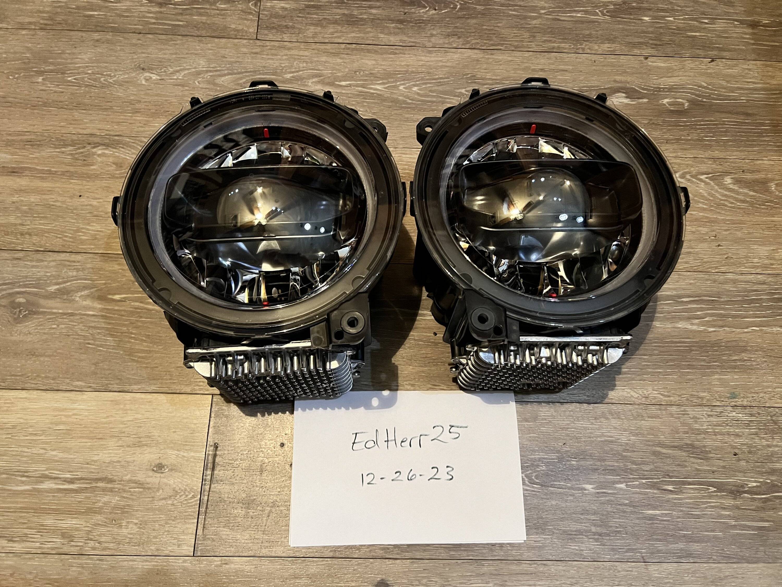 Jeep Wrangler JL 2024 OEM LED HEADLIGHTS, BLACK EC7745FB-C689-44F1-8AB7-B5D6B13C2B73
