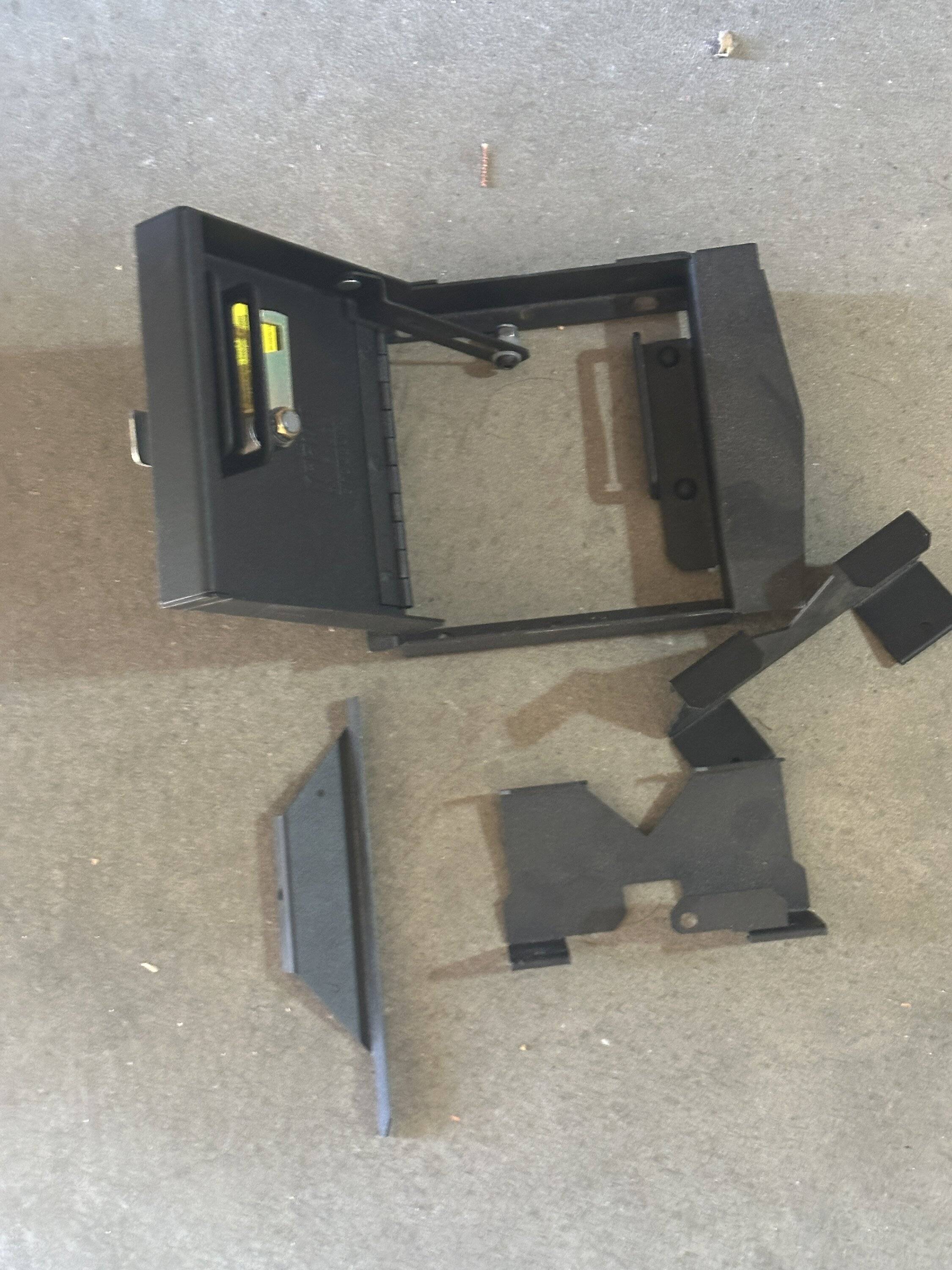 Jeep Wrangler JL JEEP CENTER CONSOLE TUFFY SECURITY SAFE IMG_2063
