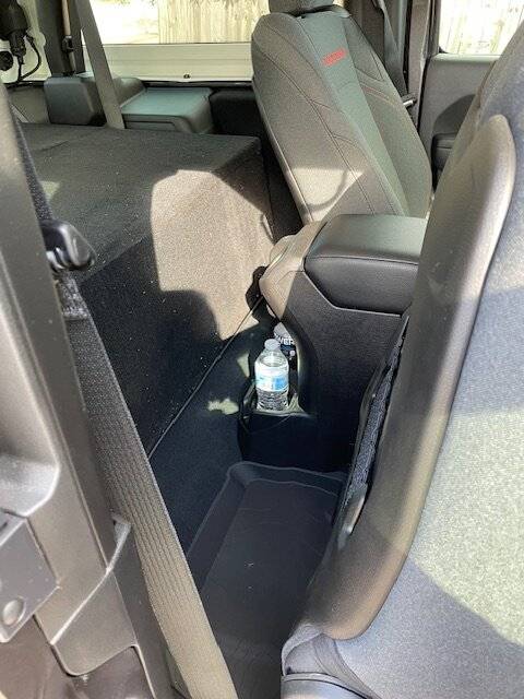 Jeep Wrangler JL Cargo Cover with back seat removed cargo cover 3