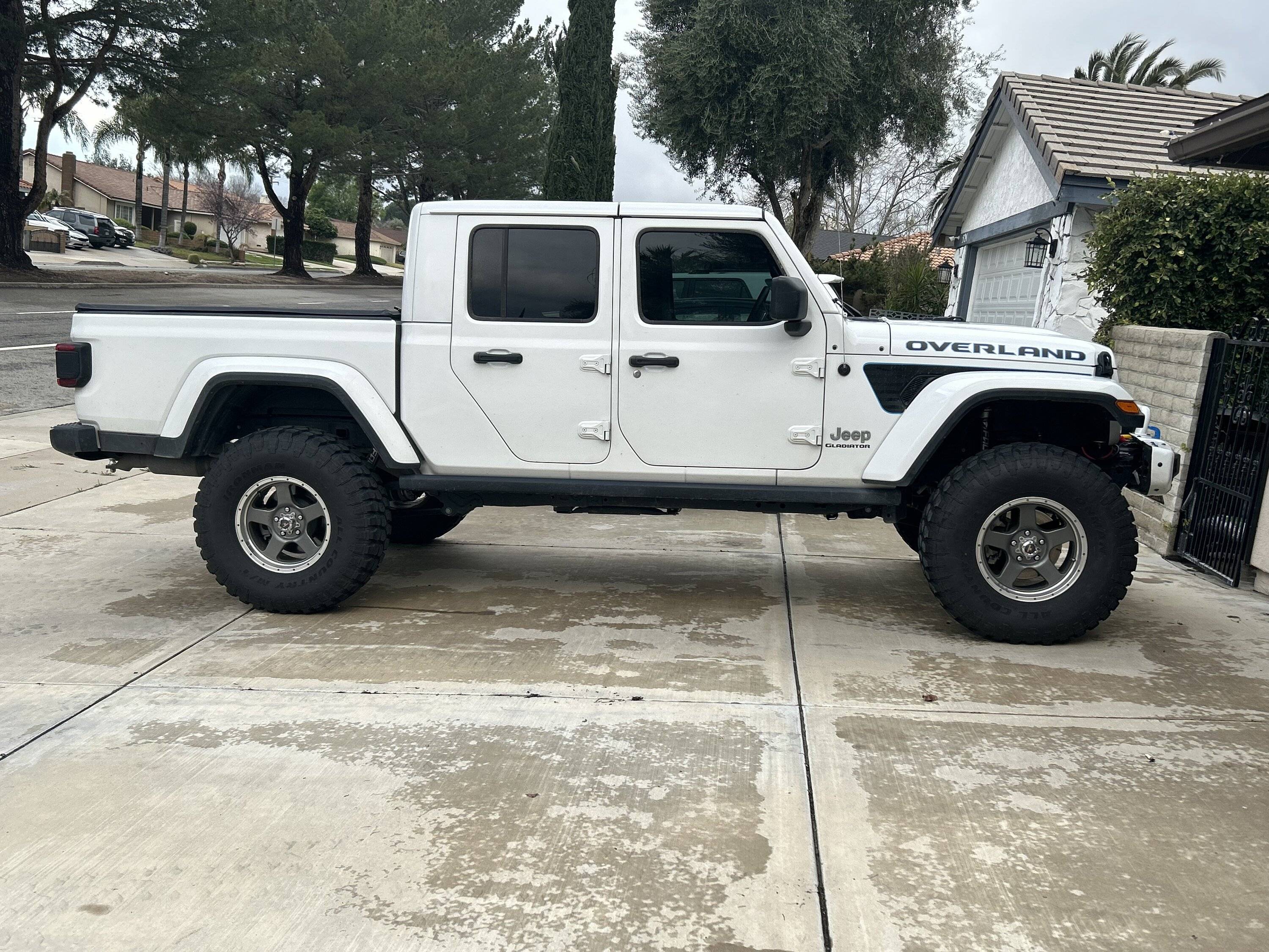 Jeep Wrangler JL Look for a trail buddy 70061773442__DD1BEA7C-8960-4E76-9E4C-955935C960A2