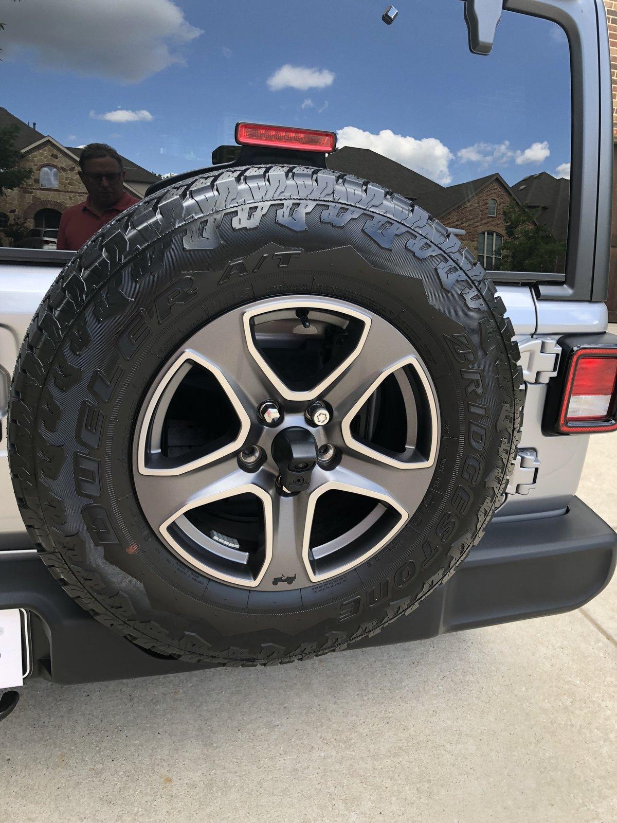 Jeep Wrangler JL Sport Take Off Wheels 0CCCB248-B0ED-4D09-9D9A-2805F5E689AC