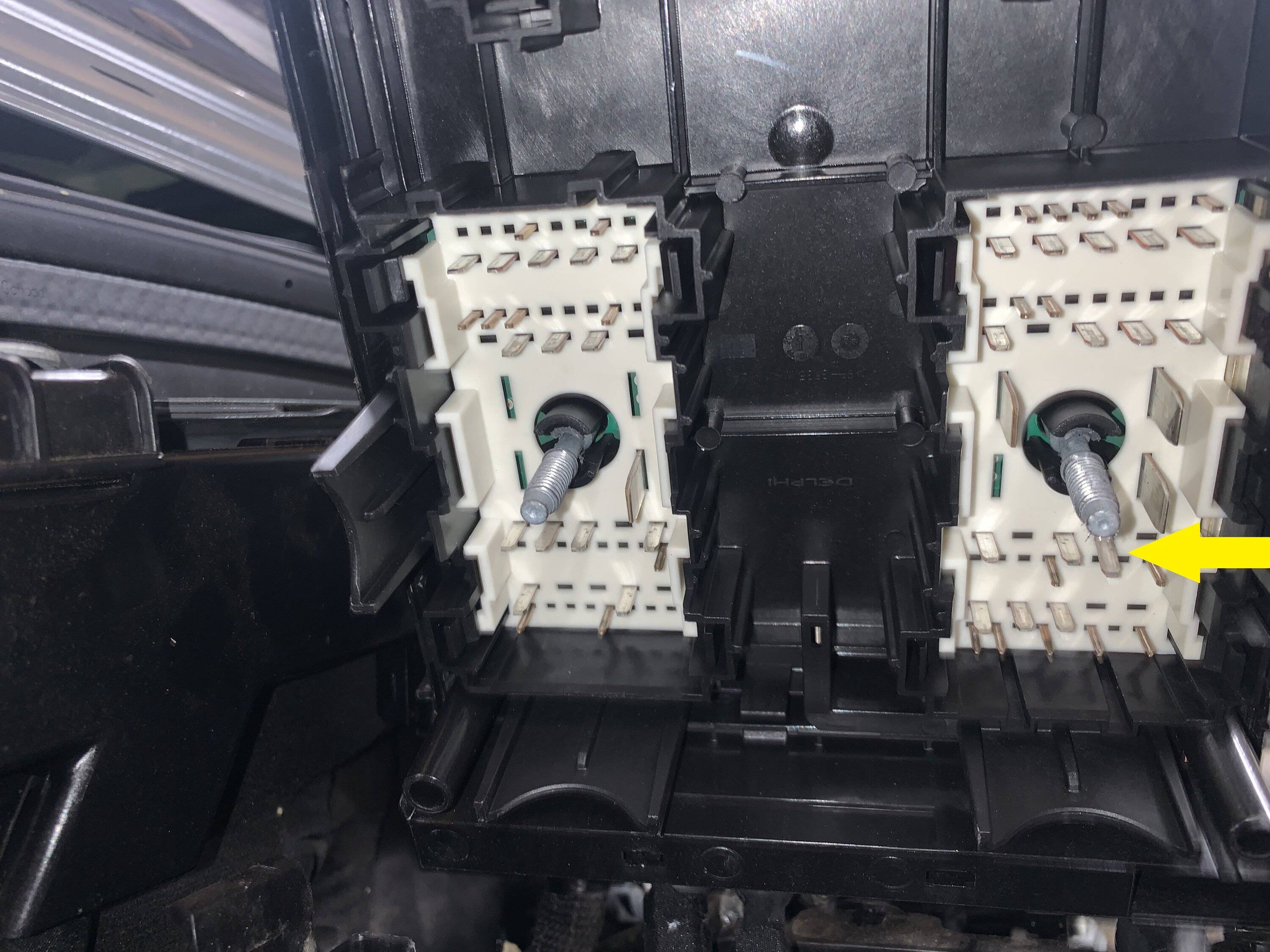 Jeep Wrangler JL Dome Light Not Working Bent pin