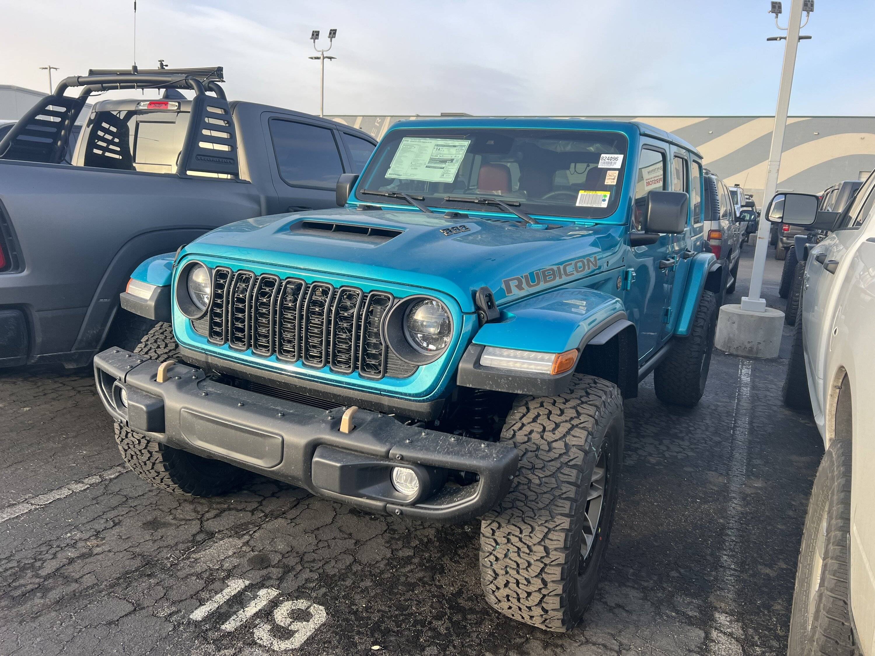 Jeep Wrangler JL 2024 Bikini Order Room IMG_7756