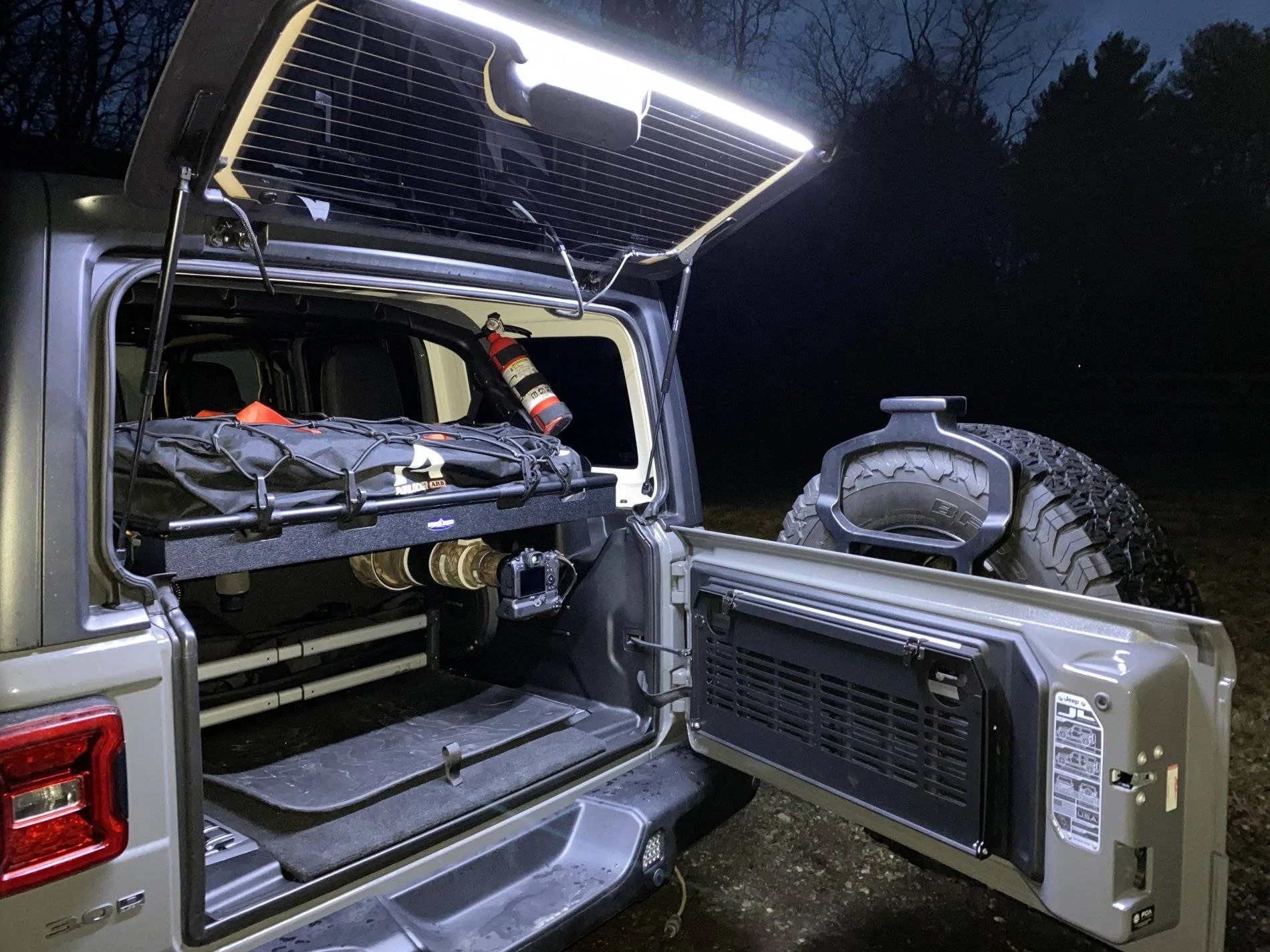 Jeep Wrangler JL Show us your Jeep's rear storage setups IMG_1051