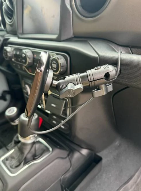 Jeep Wrangler JL Wireless Carplay and MagSafe mount Jeep setu