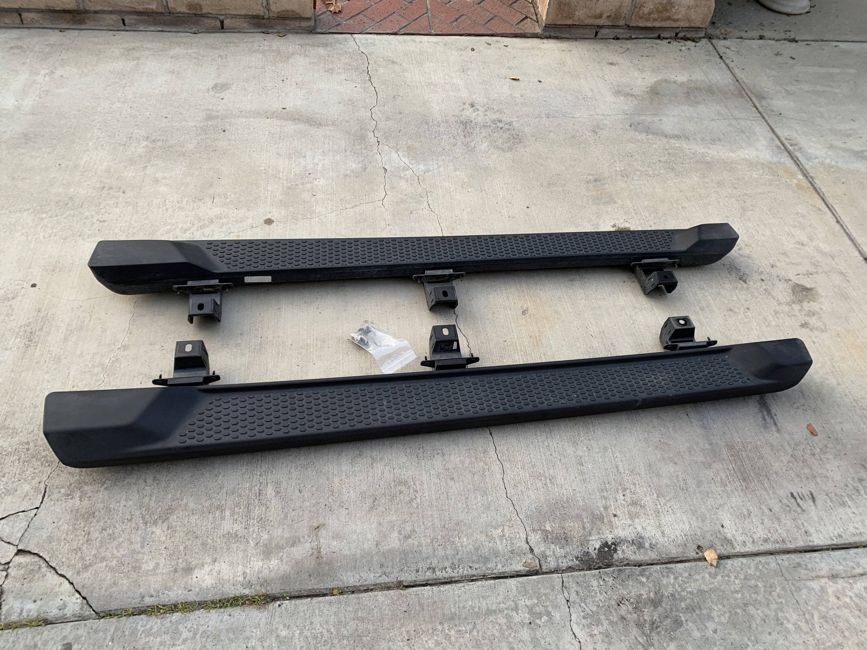Jeep Wrangler JL OEM 4 Door running boards side steps IMG_3677