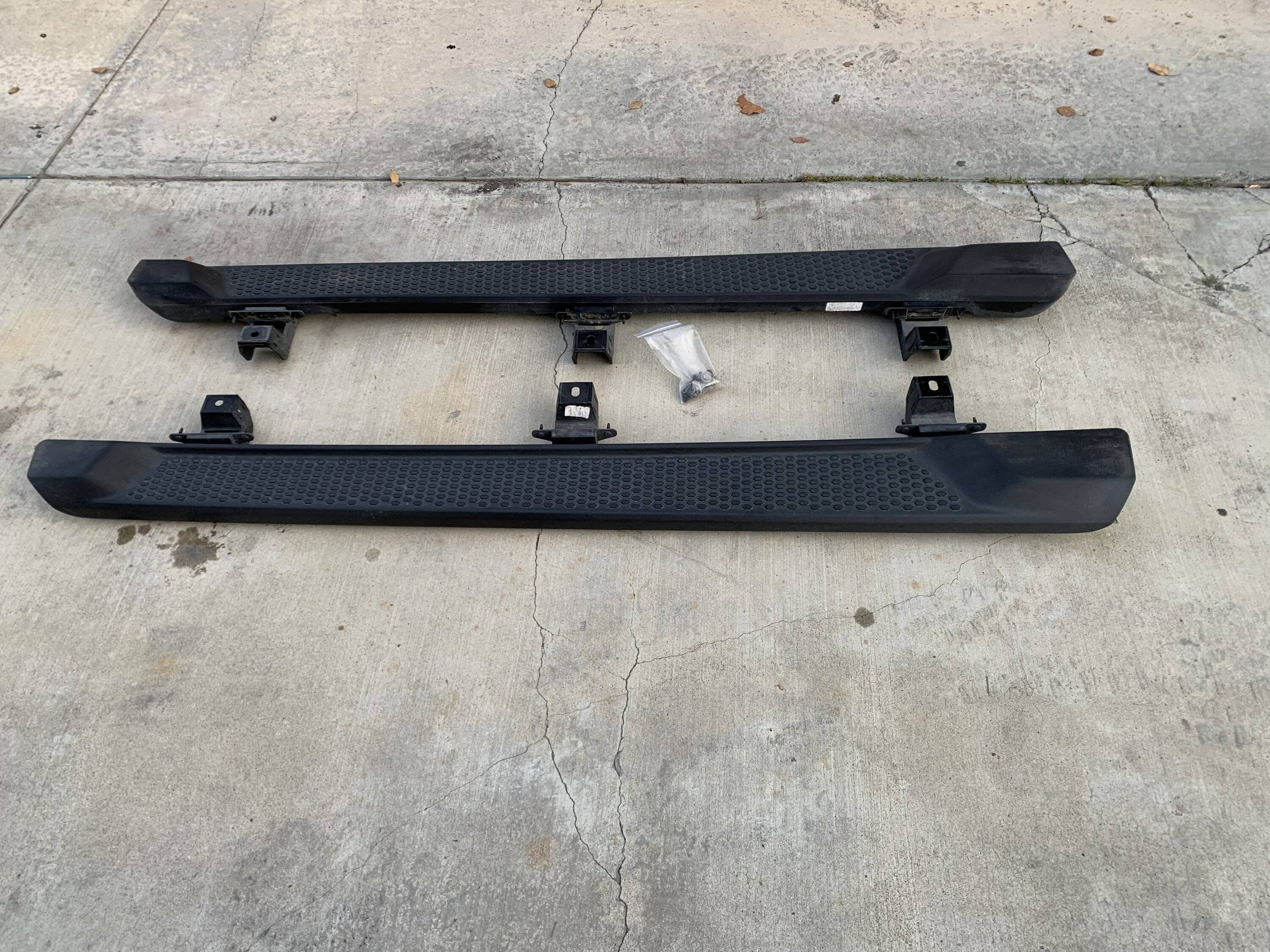 Jeep Wrangler JL OEM 4 Door running boards side steps IMG_3676