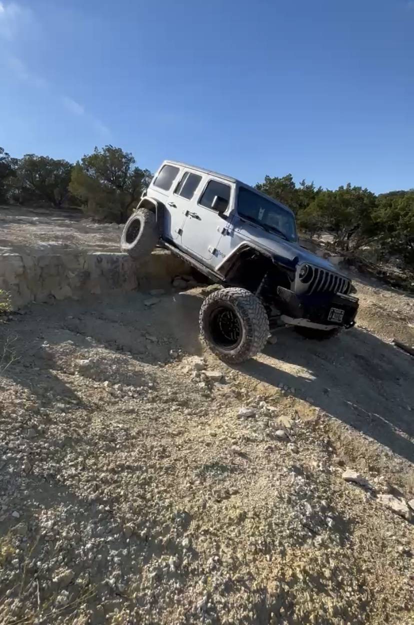 Jeep Wrangler JL New Bushwacker Hyperform Fenders IMG_4089