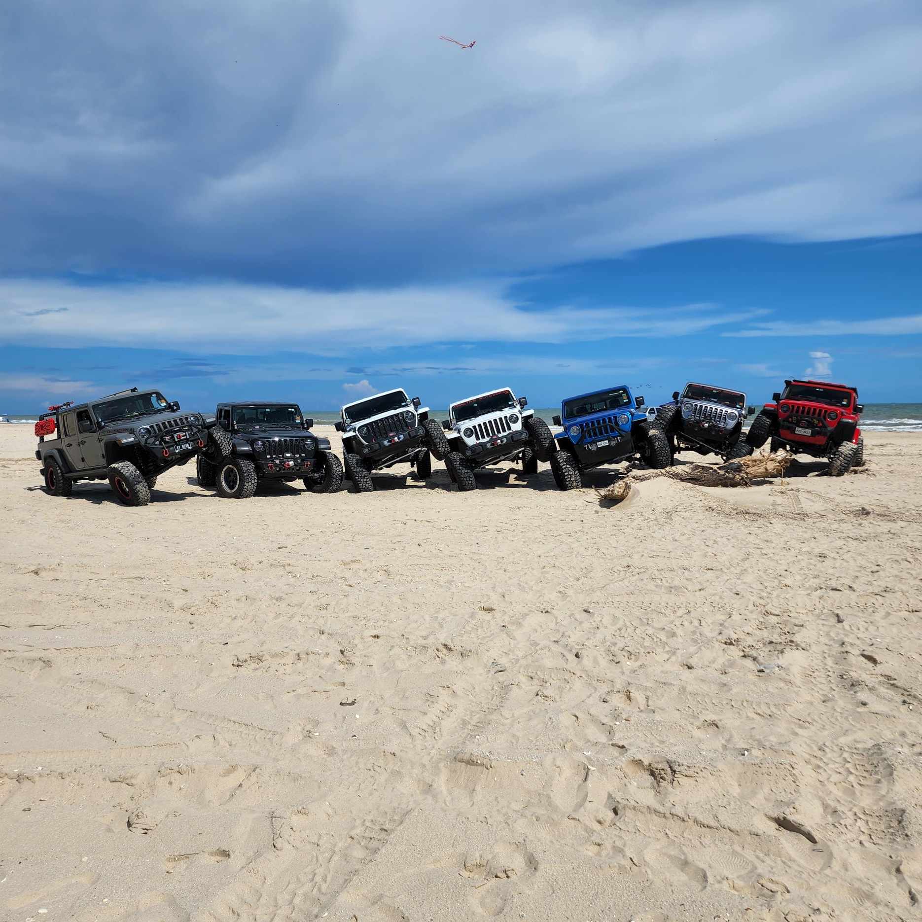 Jeep Wrangler JL HAPPY ? DAY  !!! Let's see those flexin' photos 414644674_1675676869592278_7086963453427080564_n