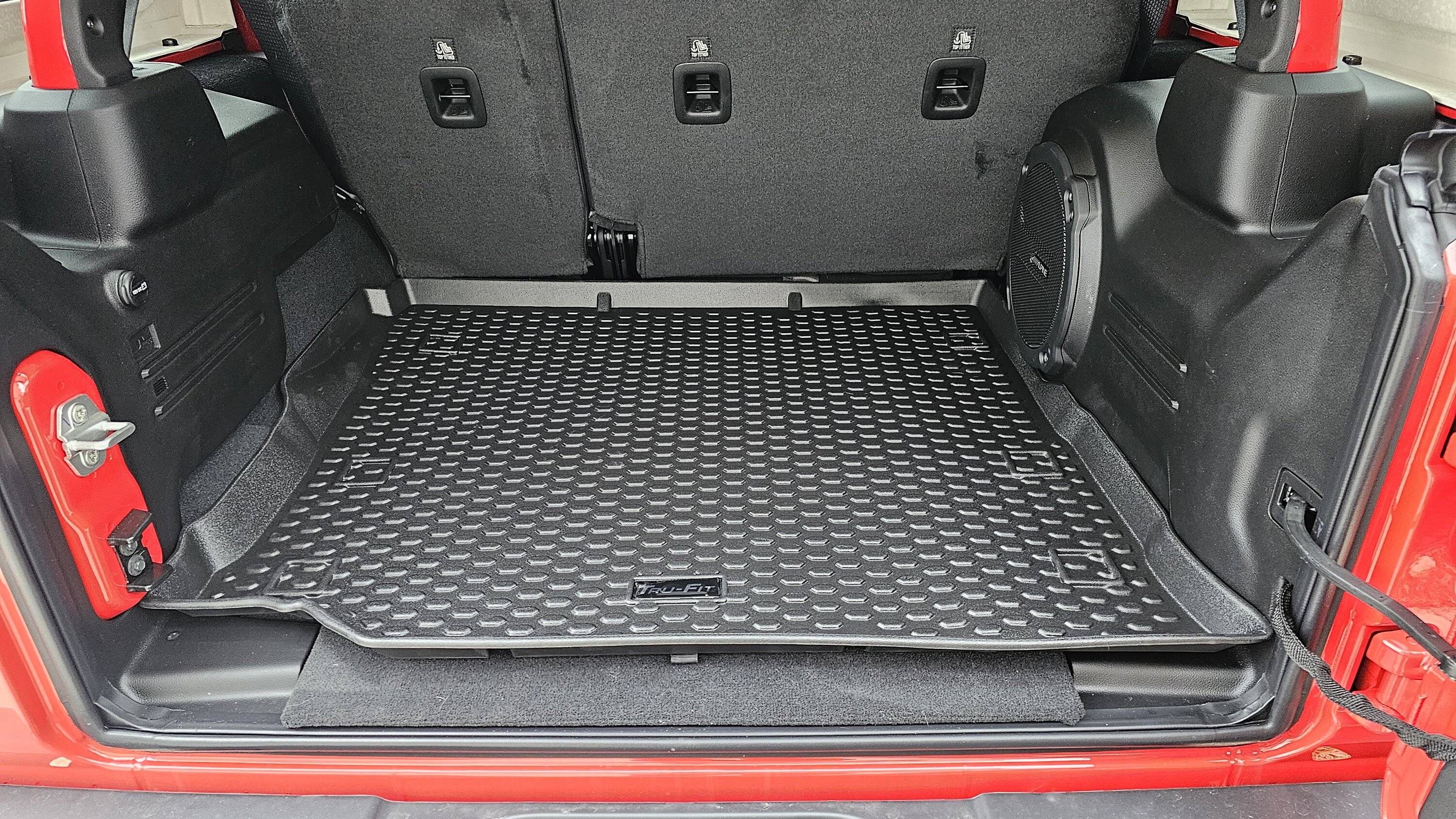 Jeep Wrangler JL New rear cargo mats? 20240103_142237