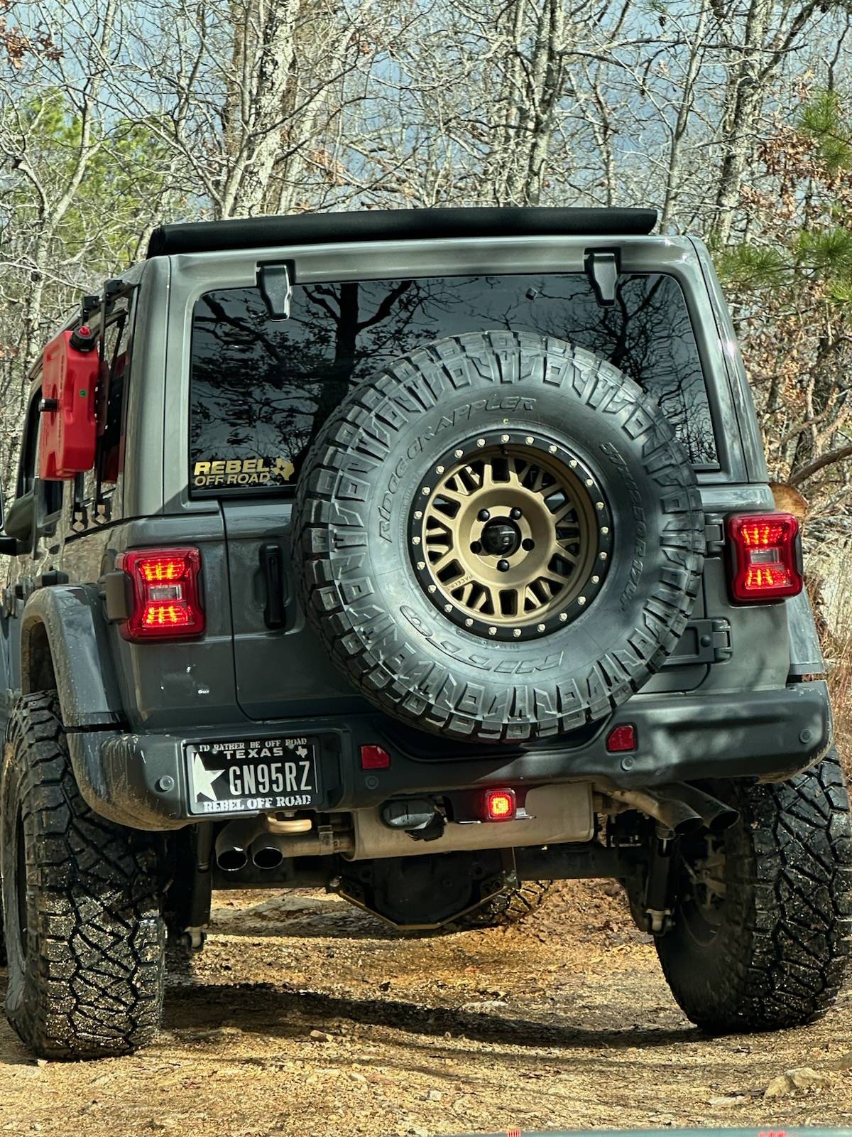 Jeep Wrangler JL 3rd brake light to use with bigger spare tire? IMG_20240109_203020