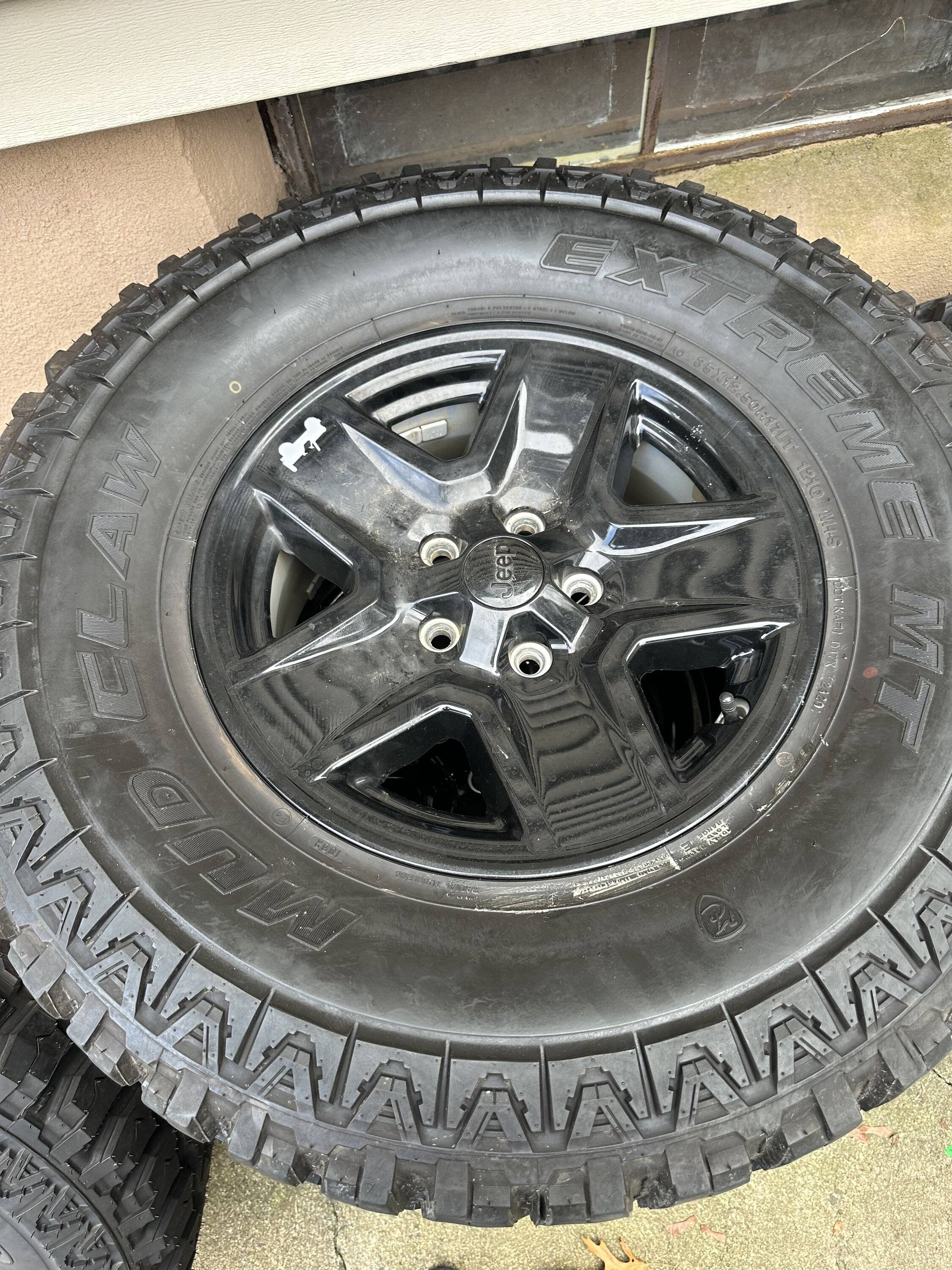 Jeep Wrangler JL 35x12.5x17 IMG_2934