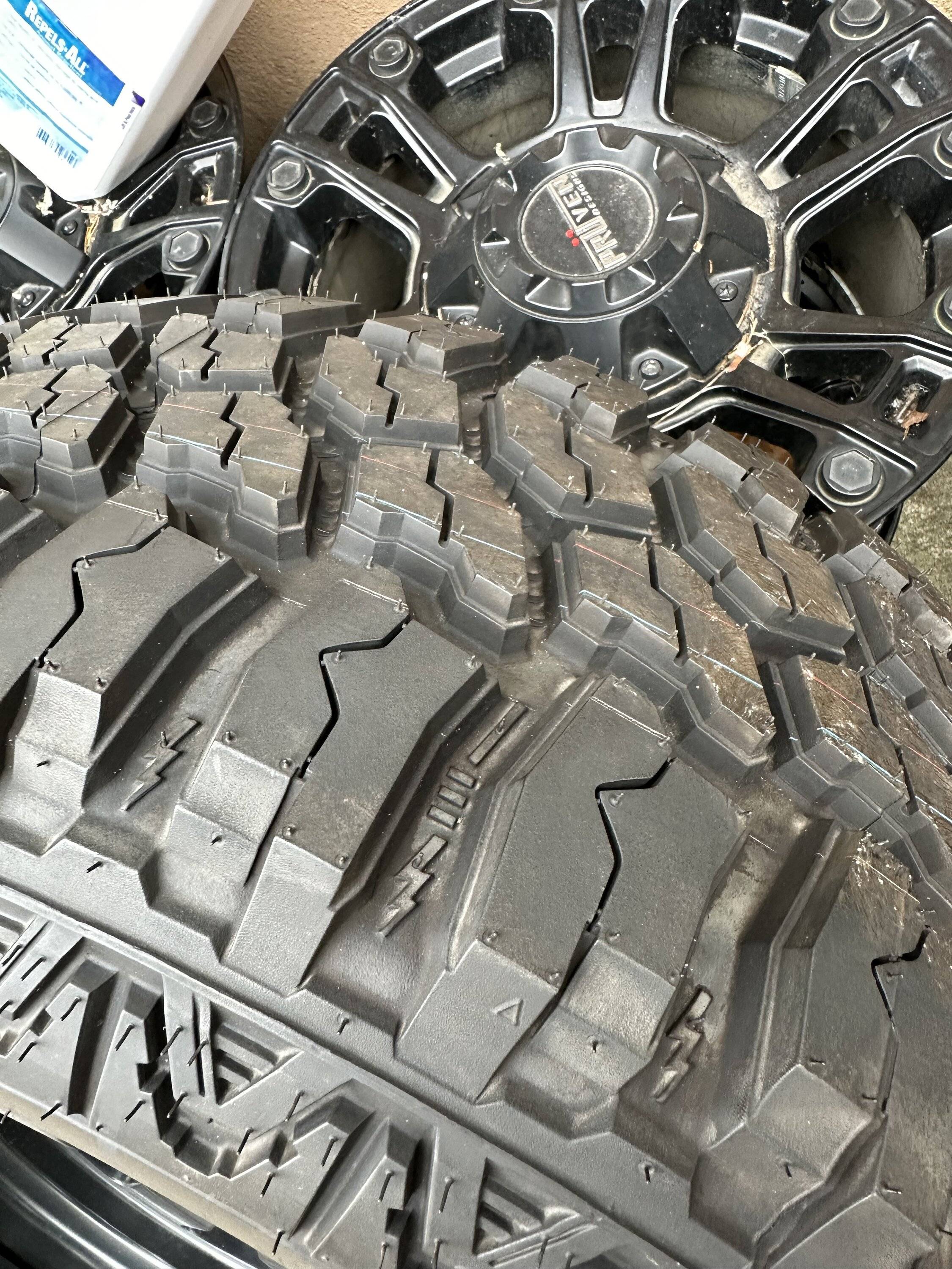 Jeep Wrangler JL 35x12.5x17 IMG_2939