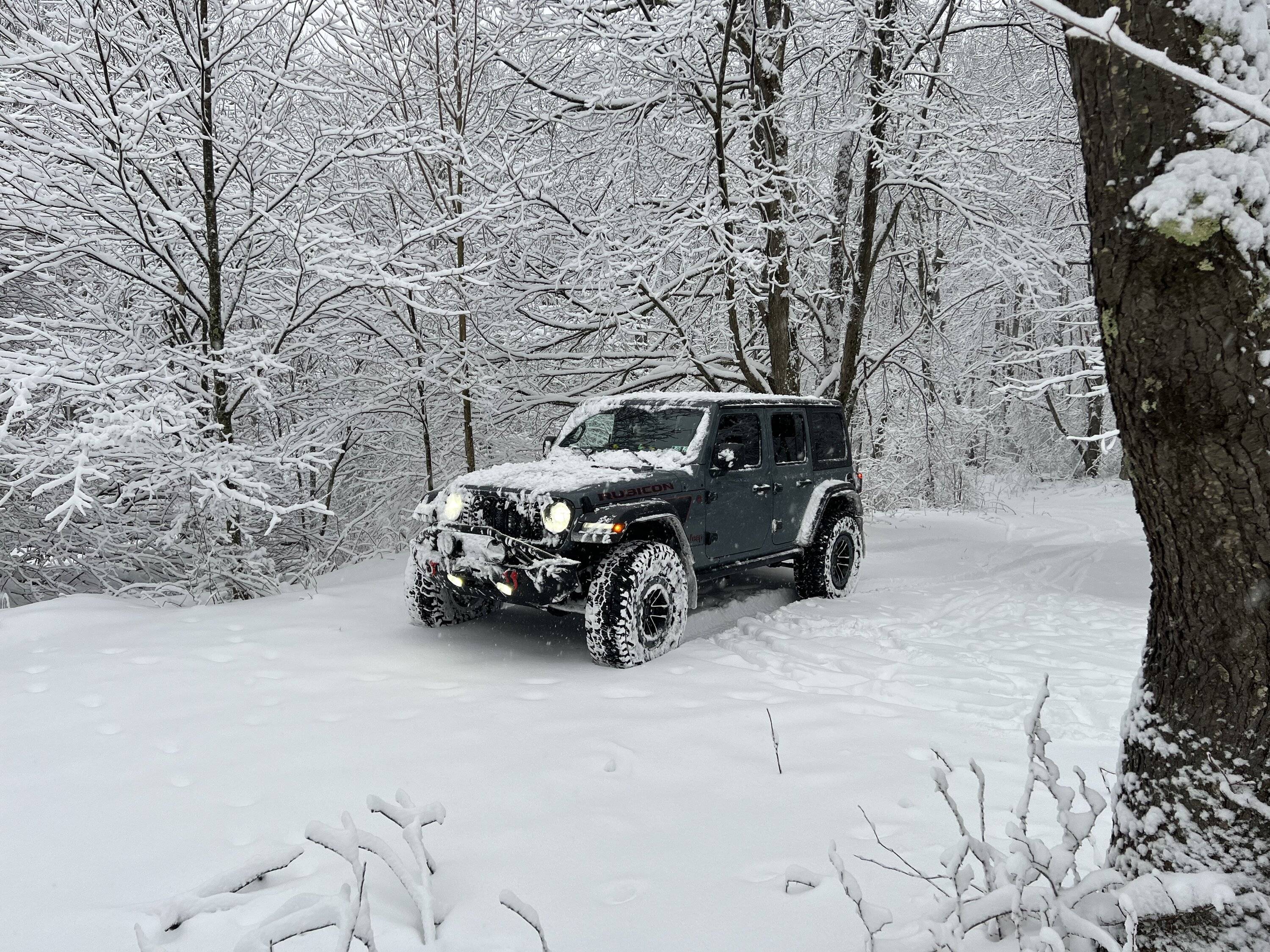 Jeep Wrangler JL Happy Wednesday!!! Let's see those ? Ice/ Sn❄w photos!!! IMG_4454