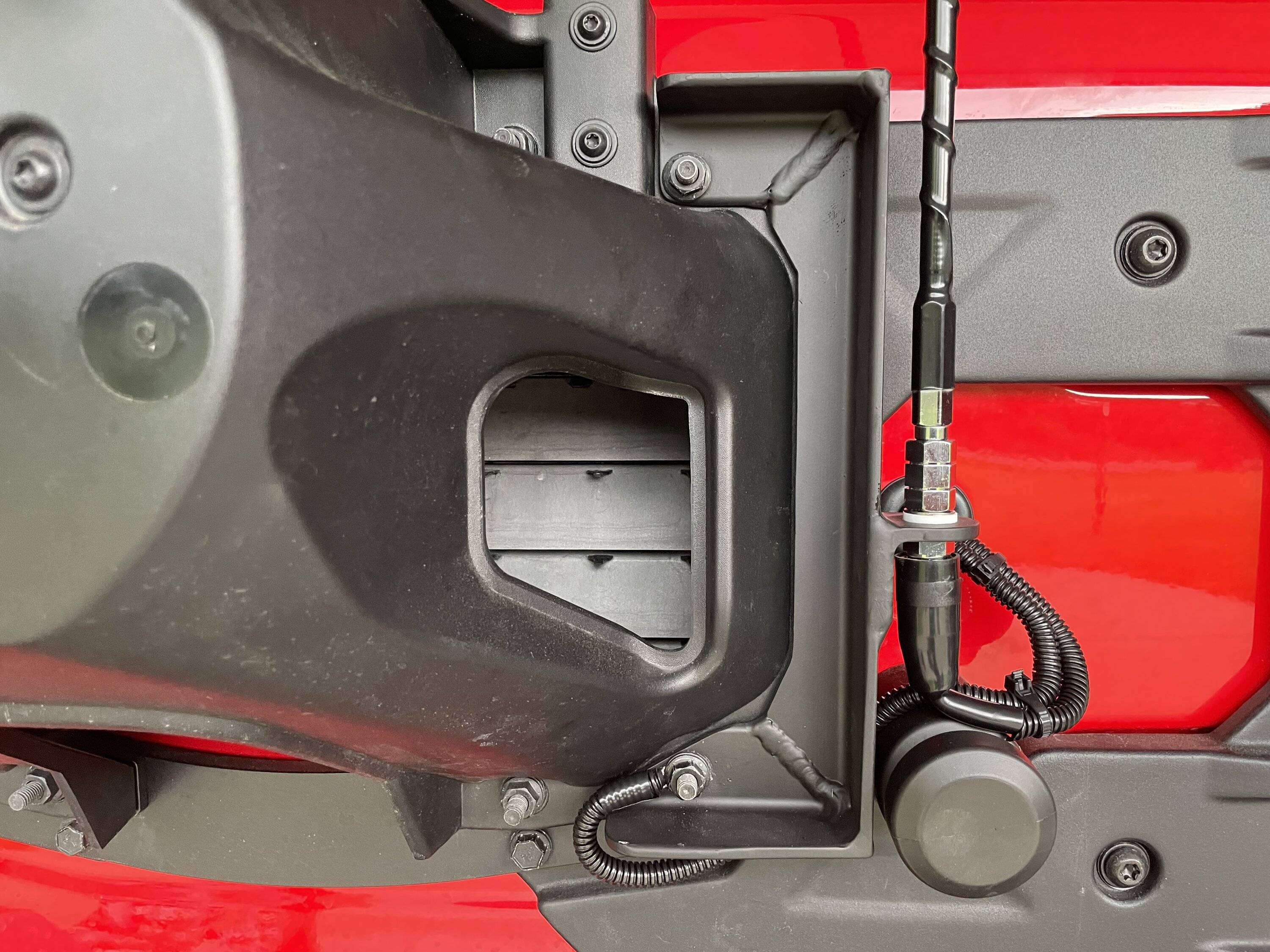 Jeep Wrangler JL Mopar Tailgate Reinforcement Antenna Mount IMG_0042