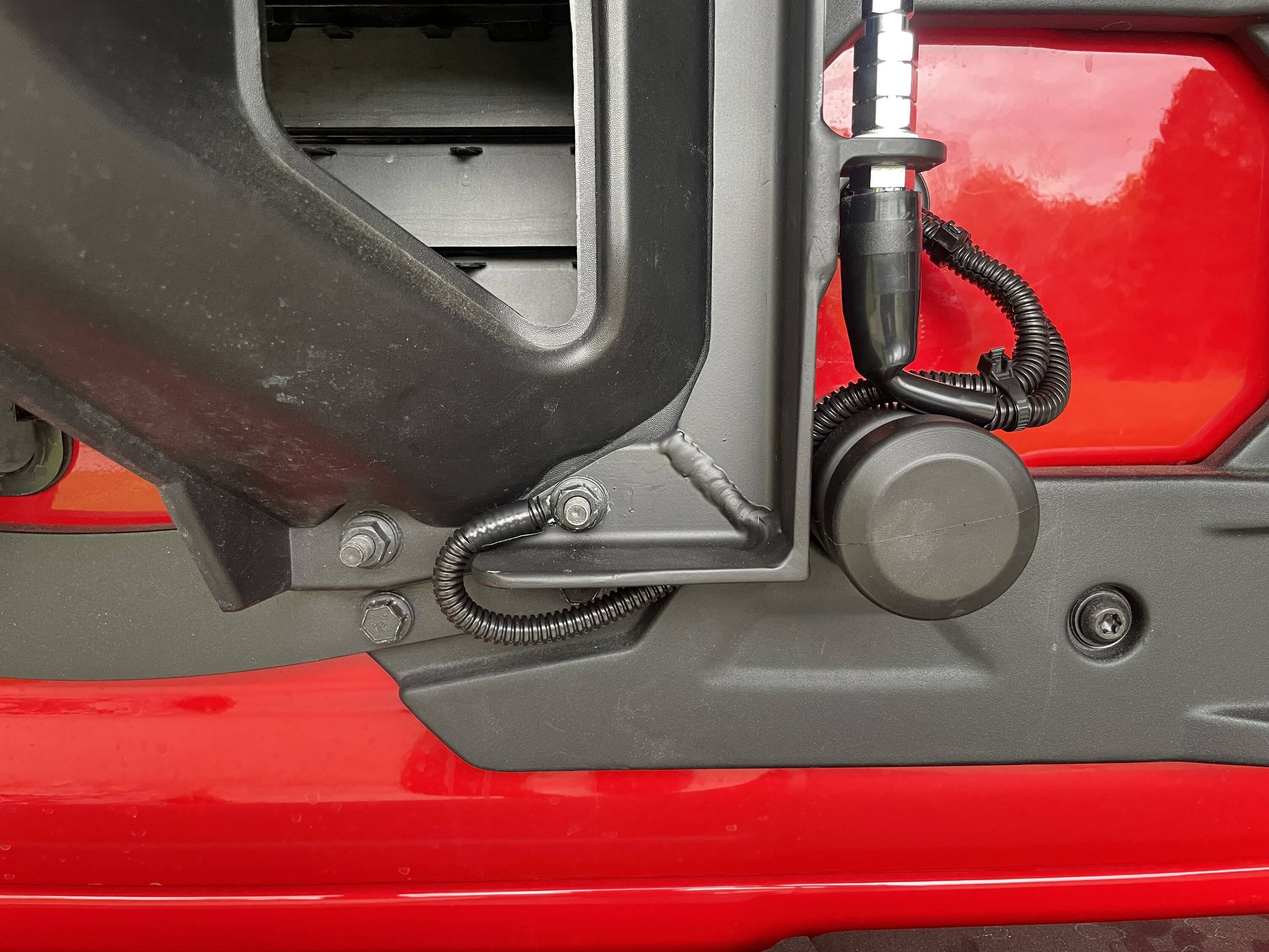 Jeep Wrangler JL Mopar Tailgate Reinforcement Antenna Mount IMG_0044