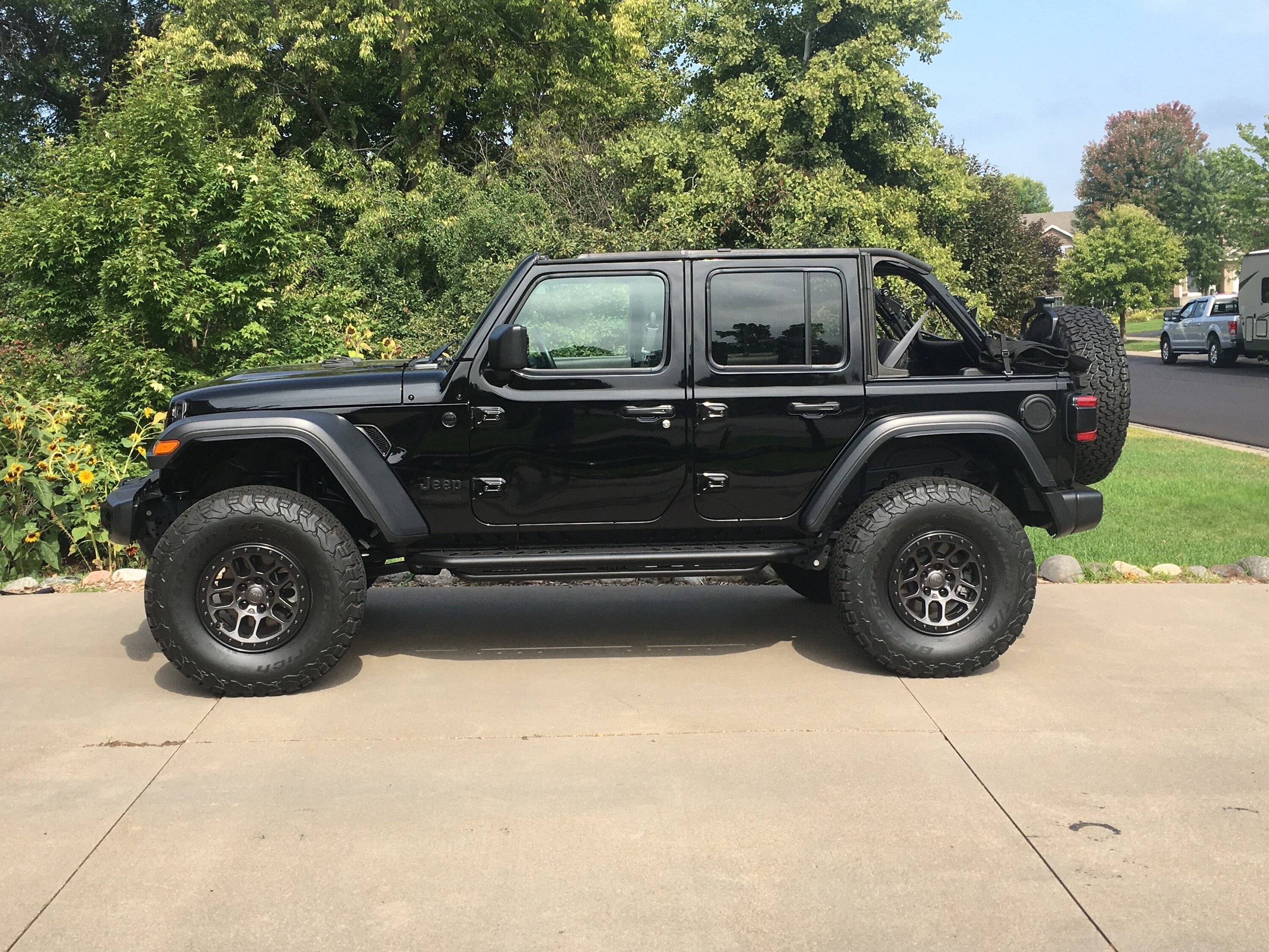 Jeep Wrangler JL Throwback Thursday!!! Let's see those trade-ins vs what you have now photos!!! IMG_1758