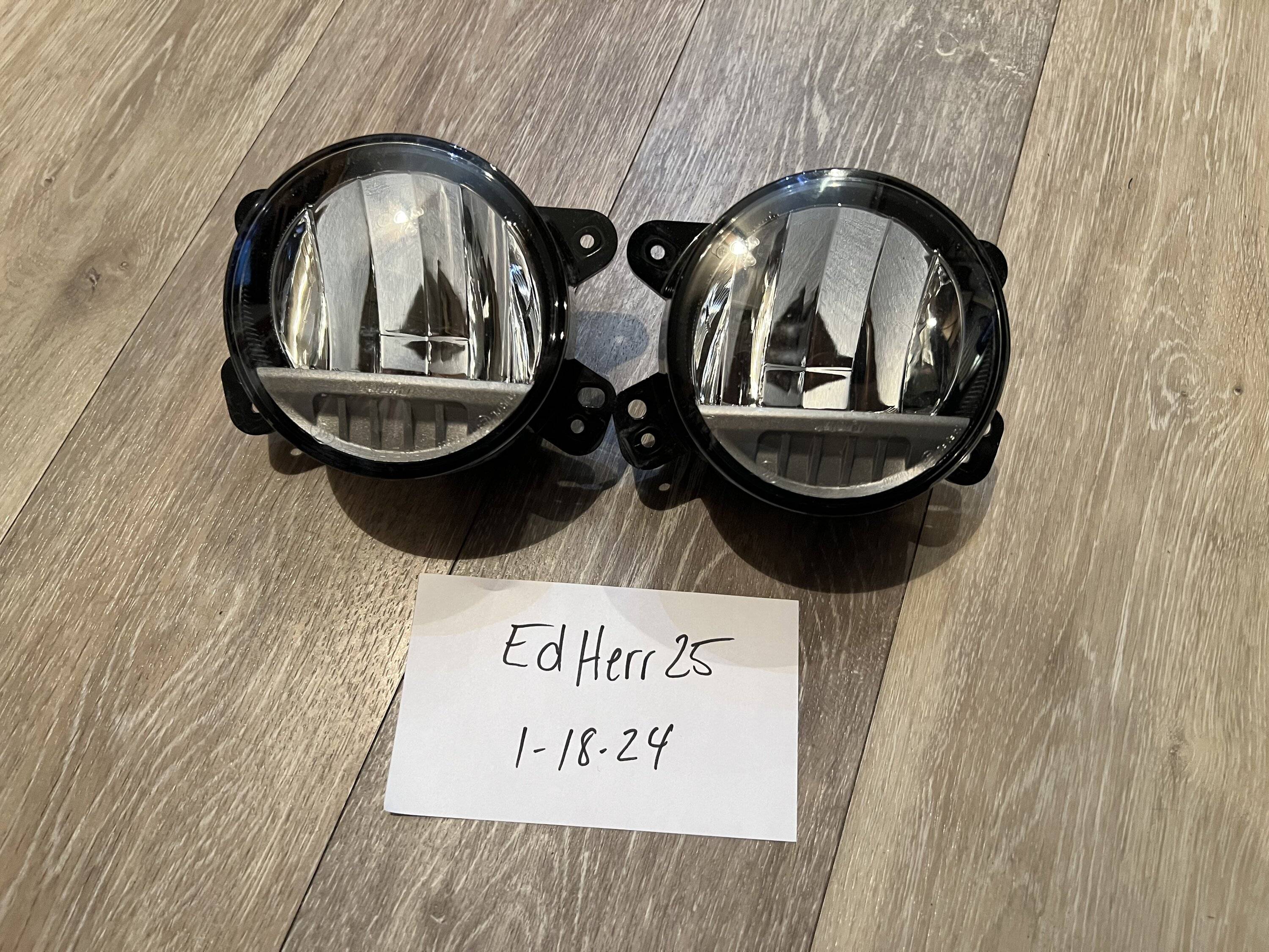 Jeep Wrangler JL FOG LIGHTS OEM LED 564A9F7B-F411-4AAE-967B-1B788F90A8E1