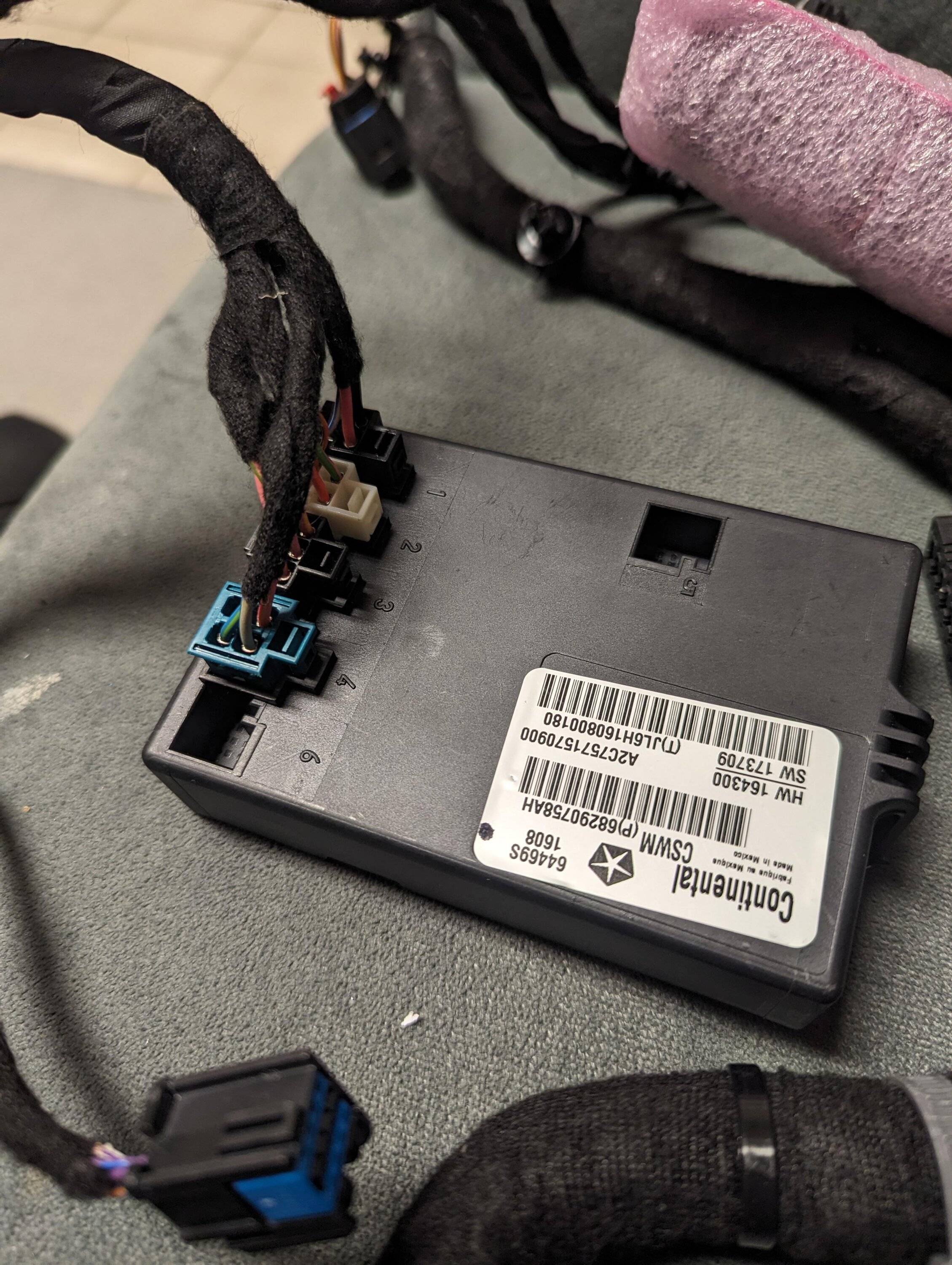 Jeep Wrangler JL Heated Steering Wheel - It can be done. connectors to heater modul