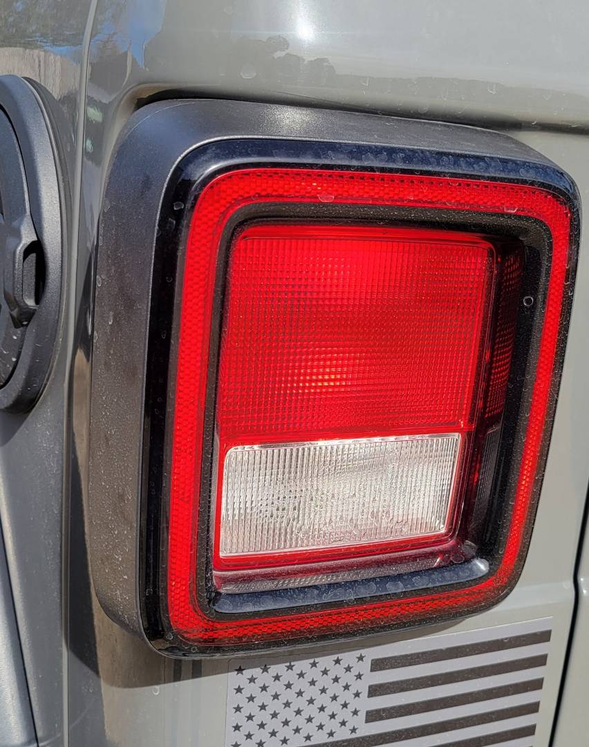 Jeep Wrangler JL Tail light condensation Resized_20240113_123326_1705961461825