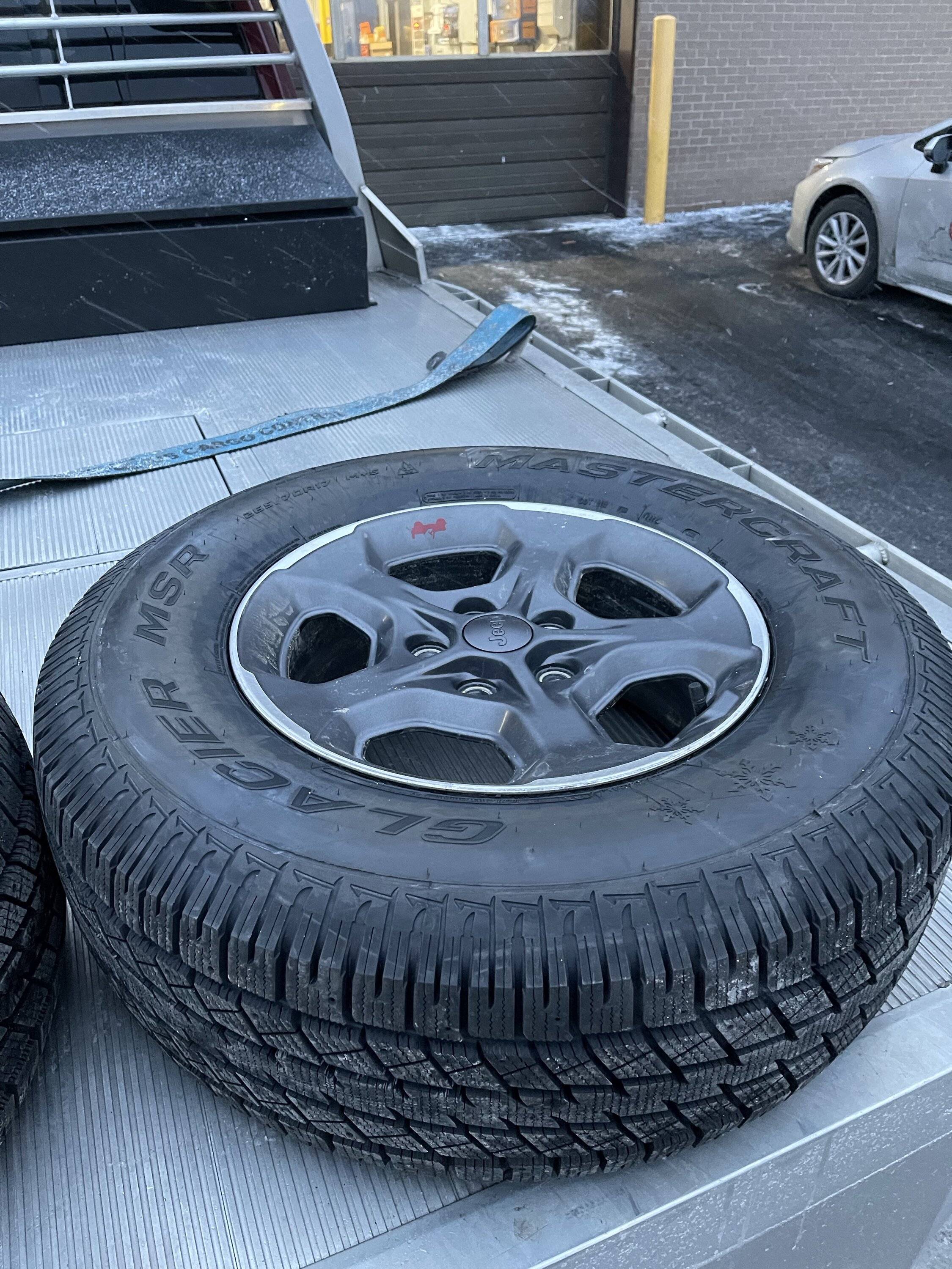 Jeep Wrangler JL Swapping to 35's TPMS Sensor question IMG_9346