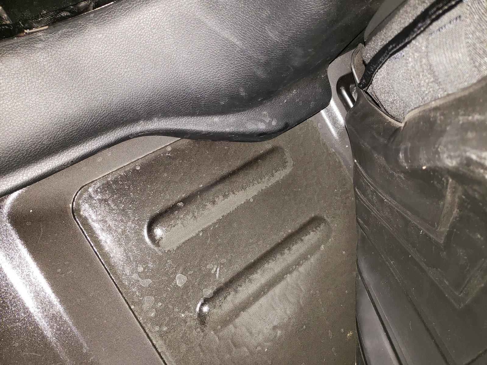 Jeep Wrangler JL Anybody sound deaden the floor/wheelwell/doors and beef up weather stripping? 20180902_184218
