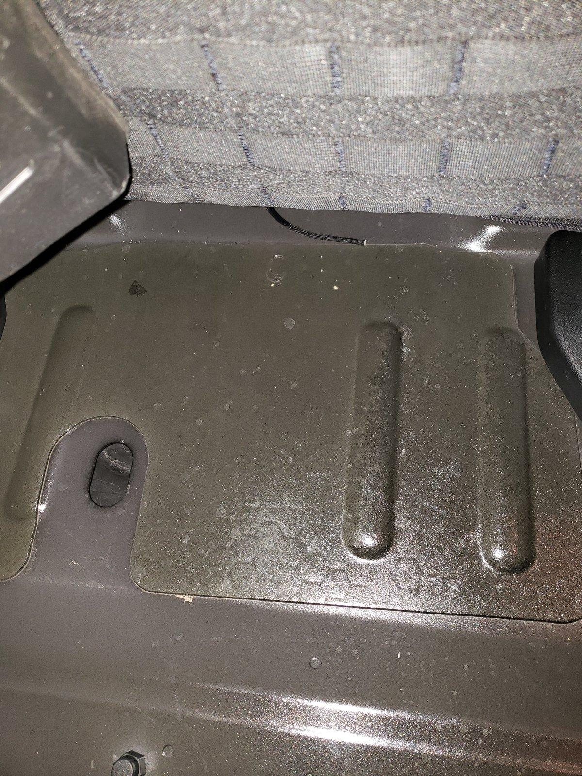 Jeep Wrangler JL Anybody sound deaden the floor/wheelwell/doors and beef up weather stripping? 20180902_184338