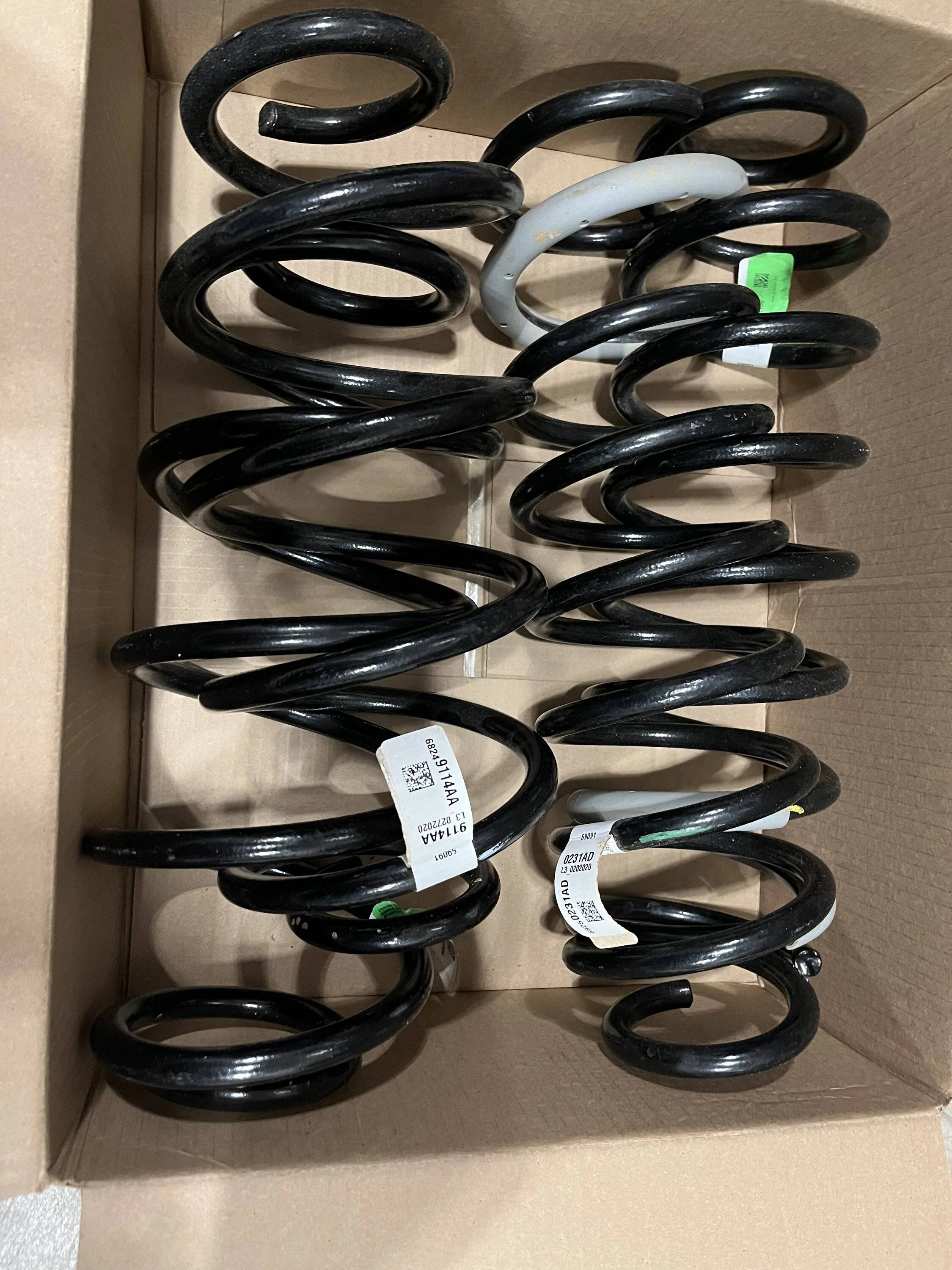 Jeep Wrangler JL Springs from 2 door Rubicon IMG_0821