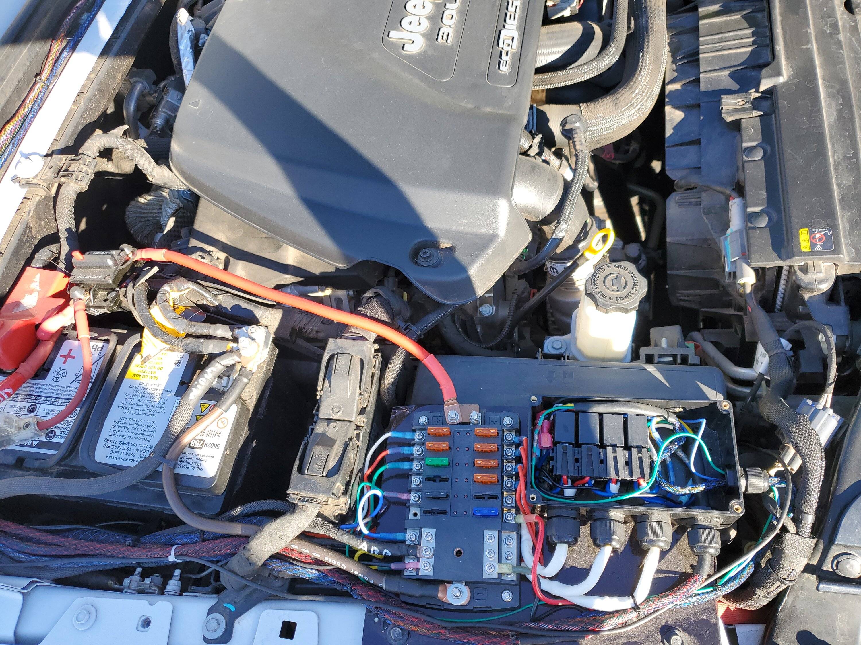 Jeep Wrangler JL Under hood fuse/relay block 20240129_090637