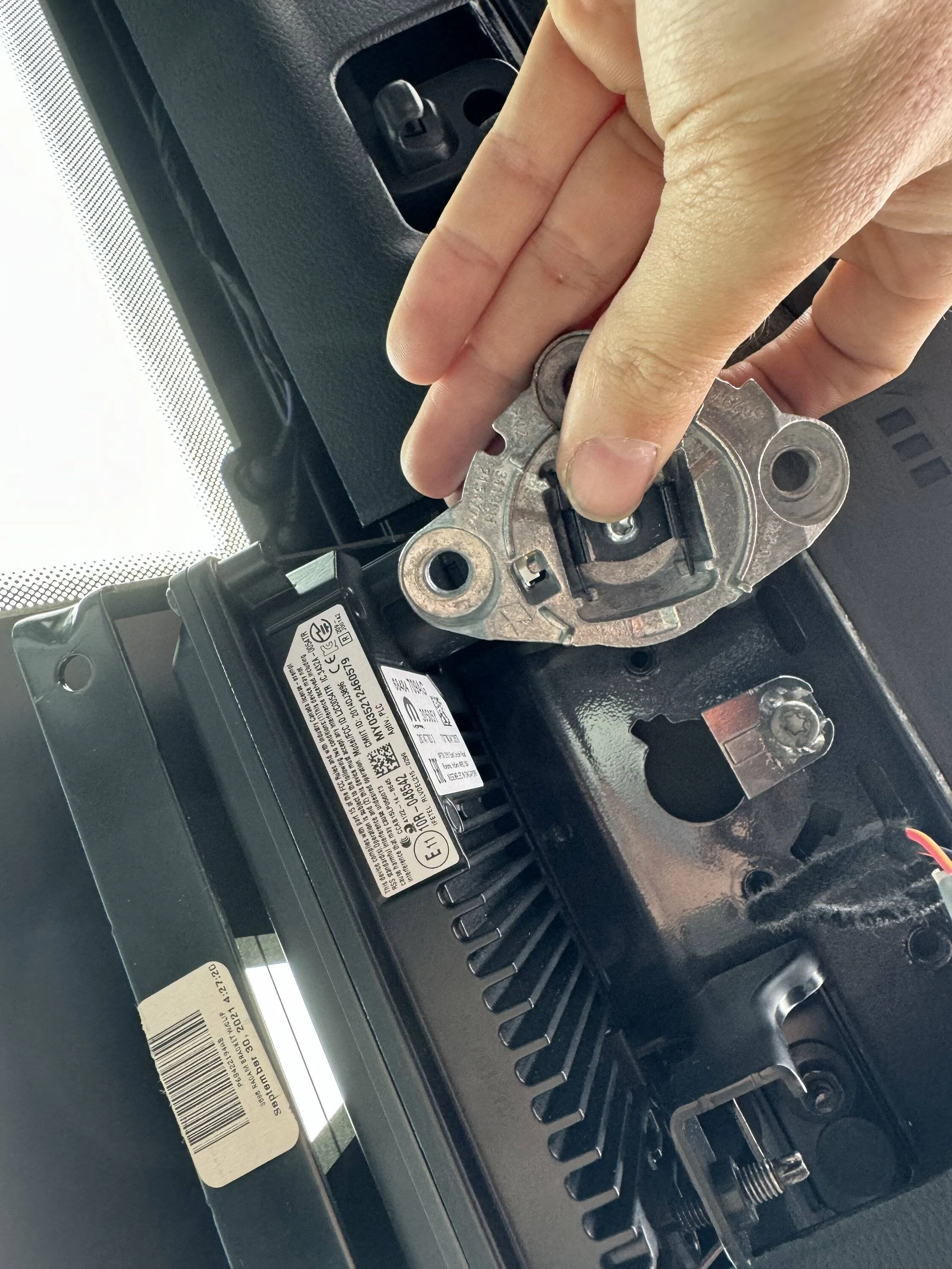 Jeep Wrangler JL Installing a Digital Rear View Mirror / Dash Cam IMG_4477