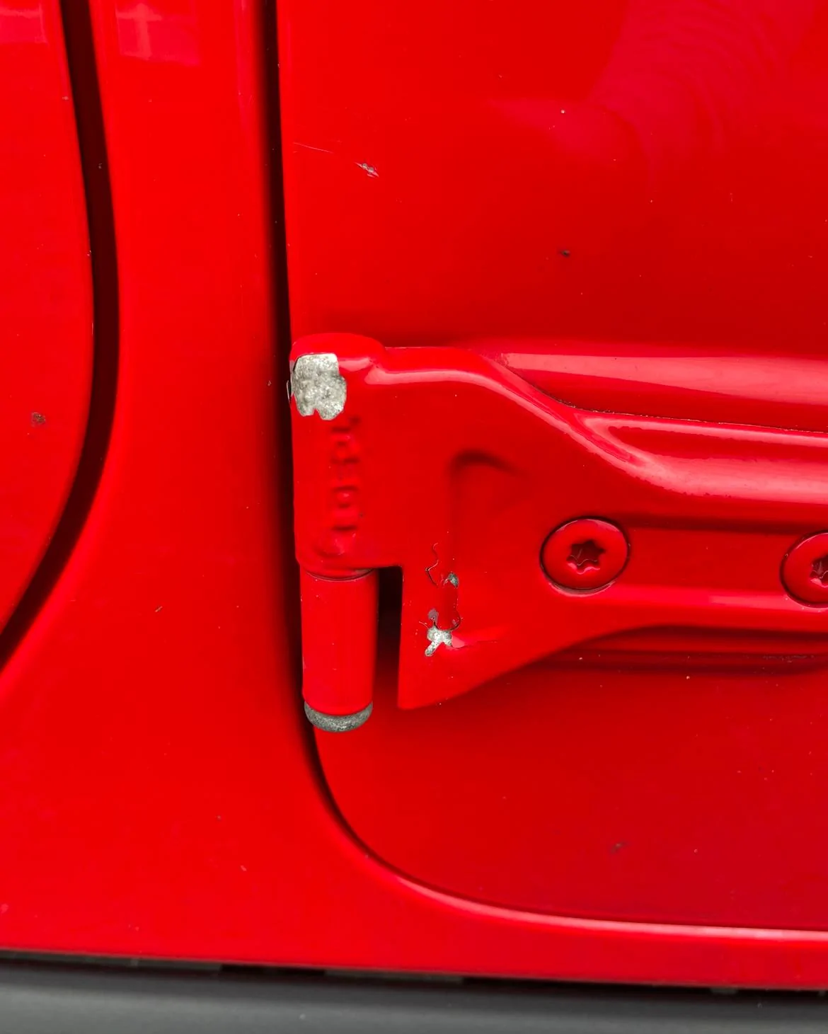 Jeep Wrangler JL Bubbles in Paint at Door Hinges IMG_4786