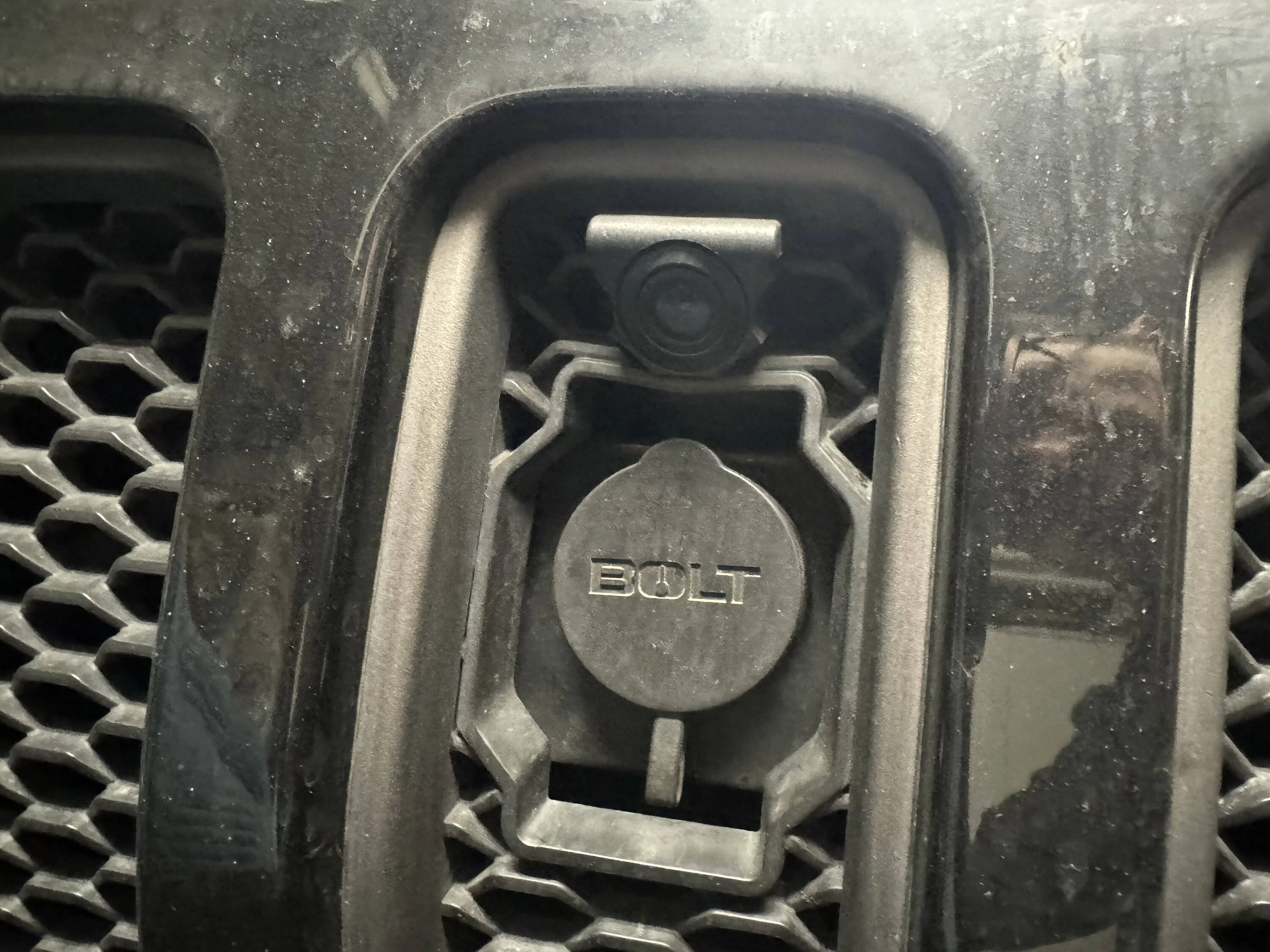 Jeep Wrangler JL Bolt hood lock with camera IMG_1218