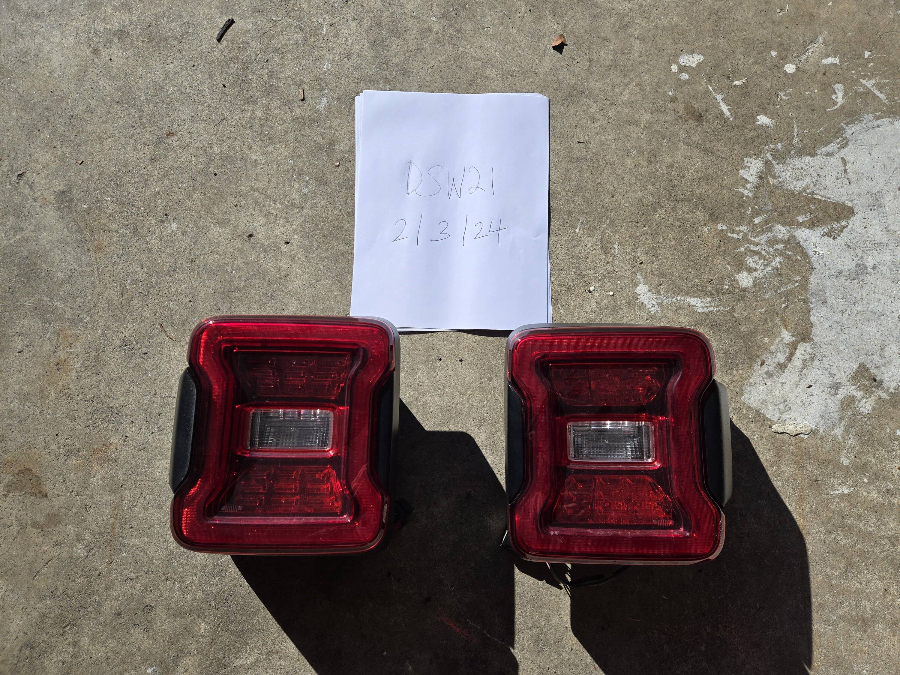 Jeep Wrangler JL OEM LED Taillights w/ Lane Change Avoidance 1000000809