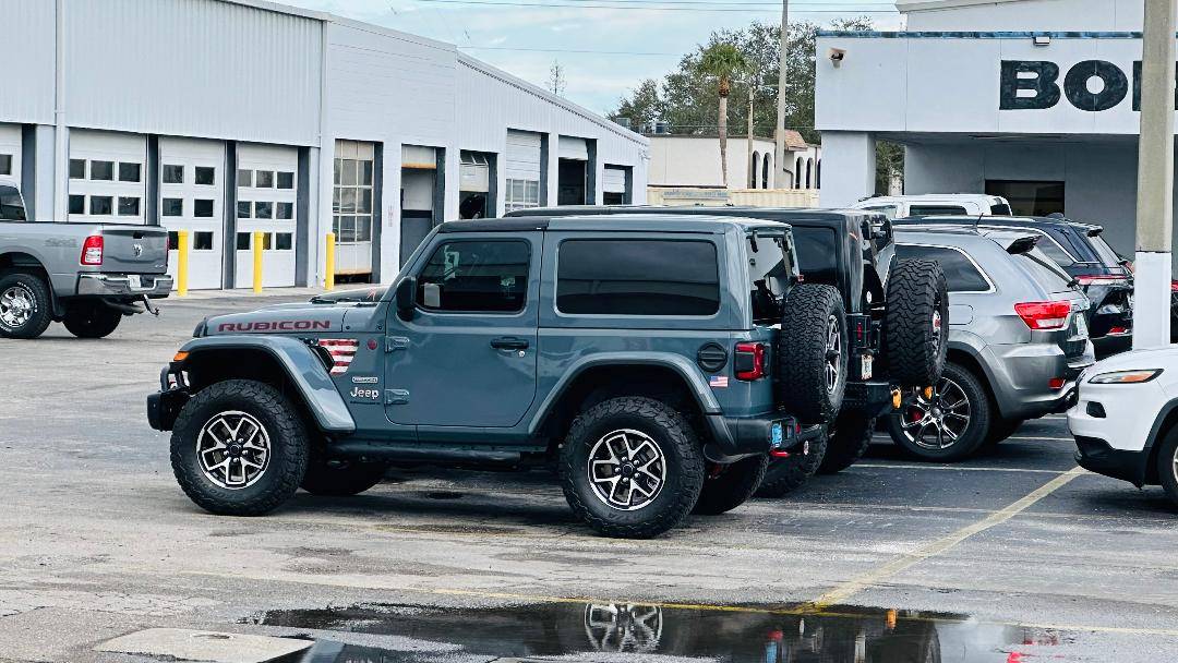 Jeep Wrangler JL Press Clutch and Push Button to Start 1