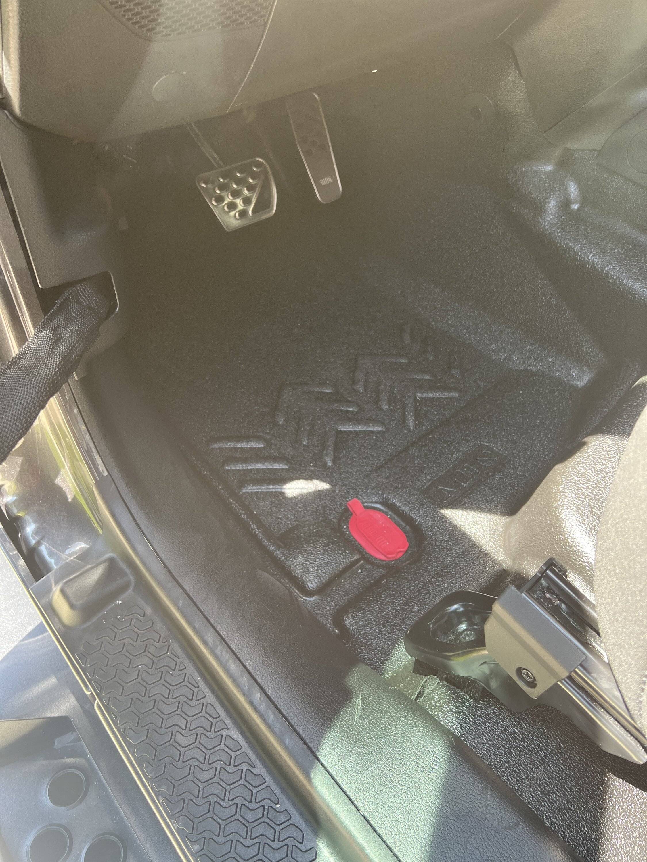 Jeep Wrangler JL Armorlite vs. spray bedliner IMG_2697