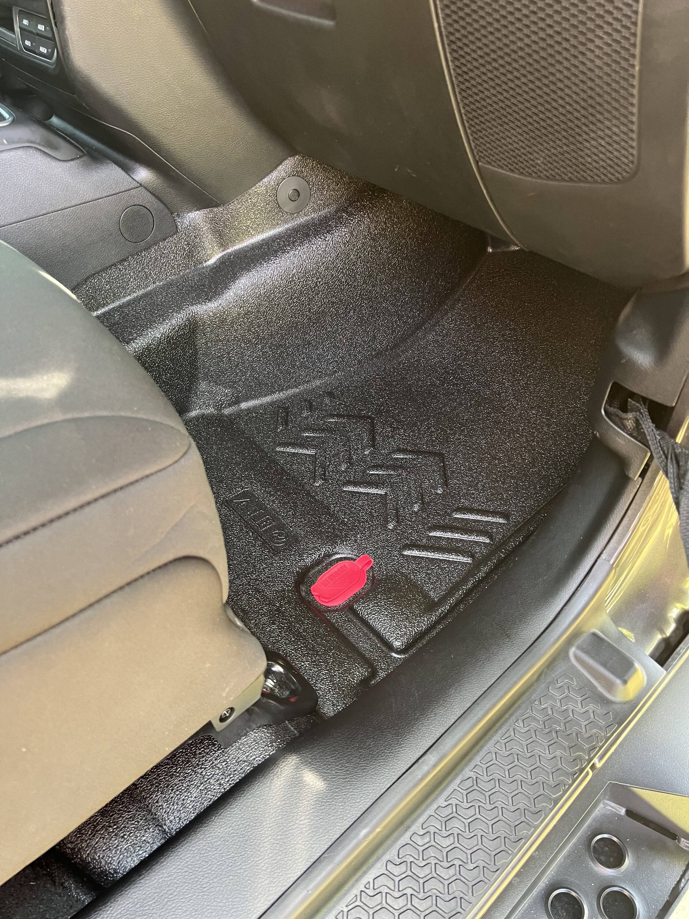 Jeep Wrangler JL Armorlite vs. spray bedliner IMG_2698