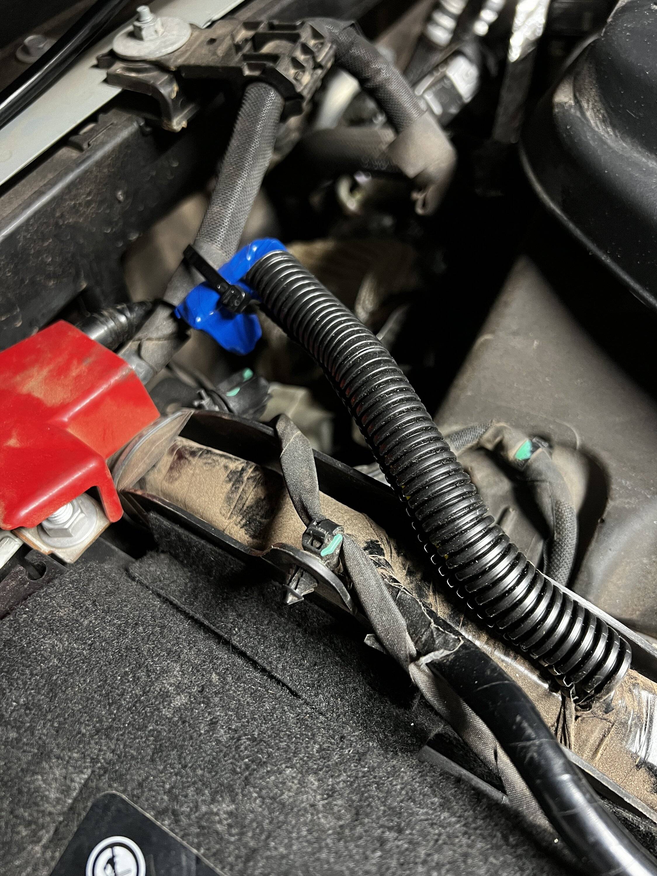 Jeep Wrangler JL AUX battery delete/bypass - Which method is proper? IMG_3282
