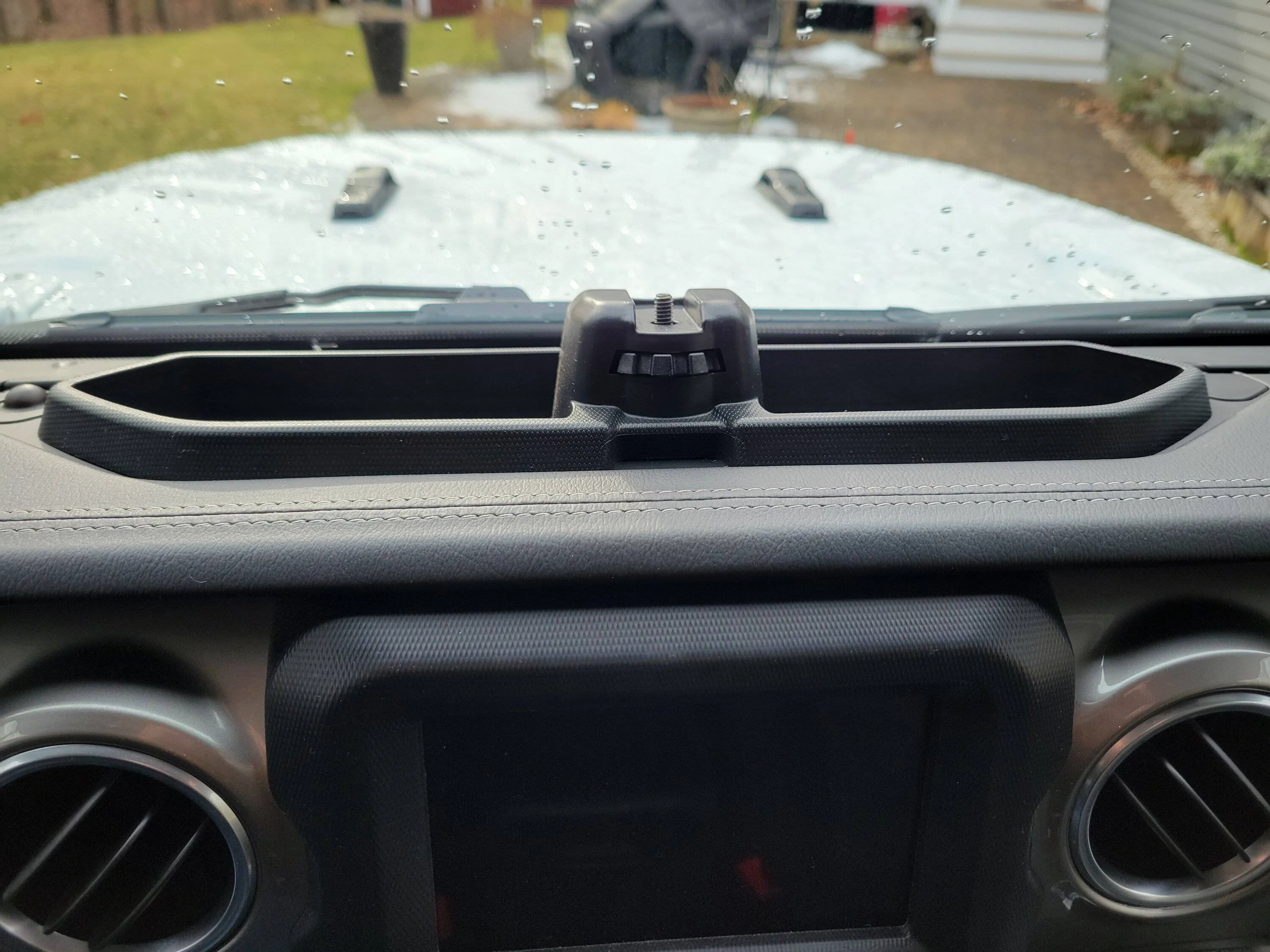 Jeep Wrangler JL Remove Rugged Ridge Dash Phone Mount 20240211_093505