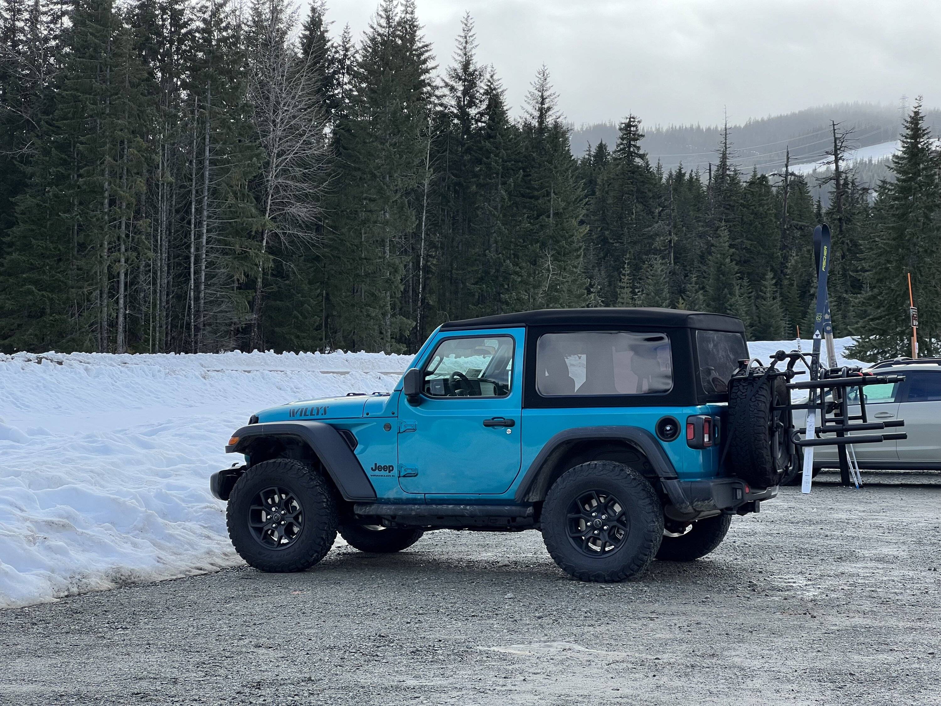 Jeep Wrangler JL Ski Rack For Spare Tire IMG_2385