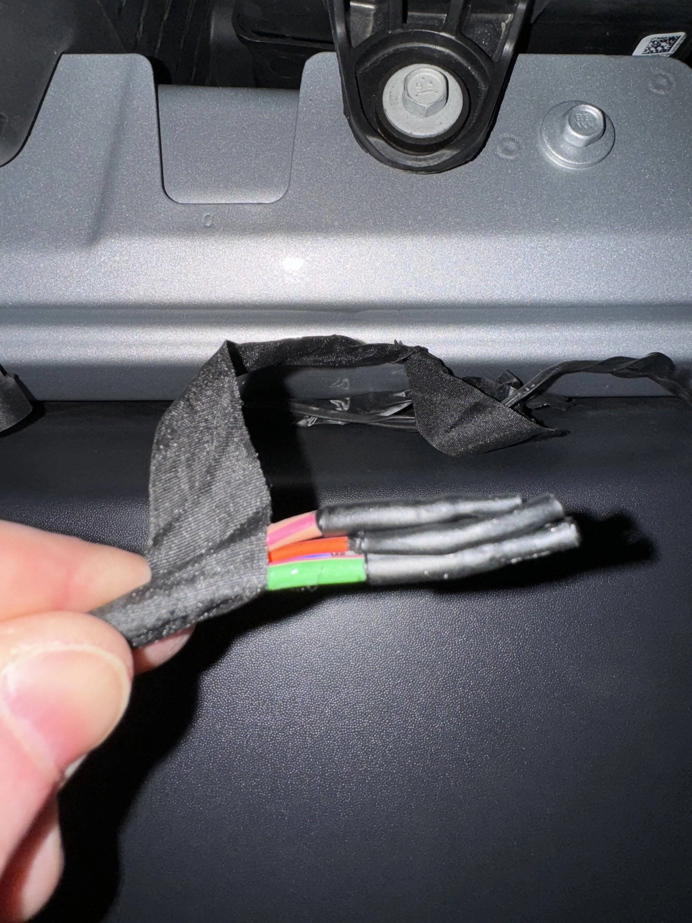 Jeep Wrangler JL Accessory Wire Bundle Under the Dash IMG_0295