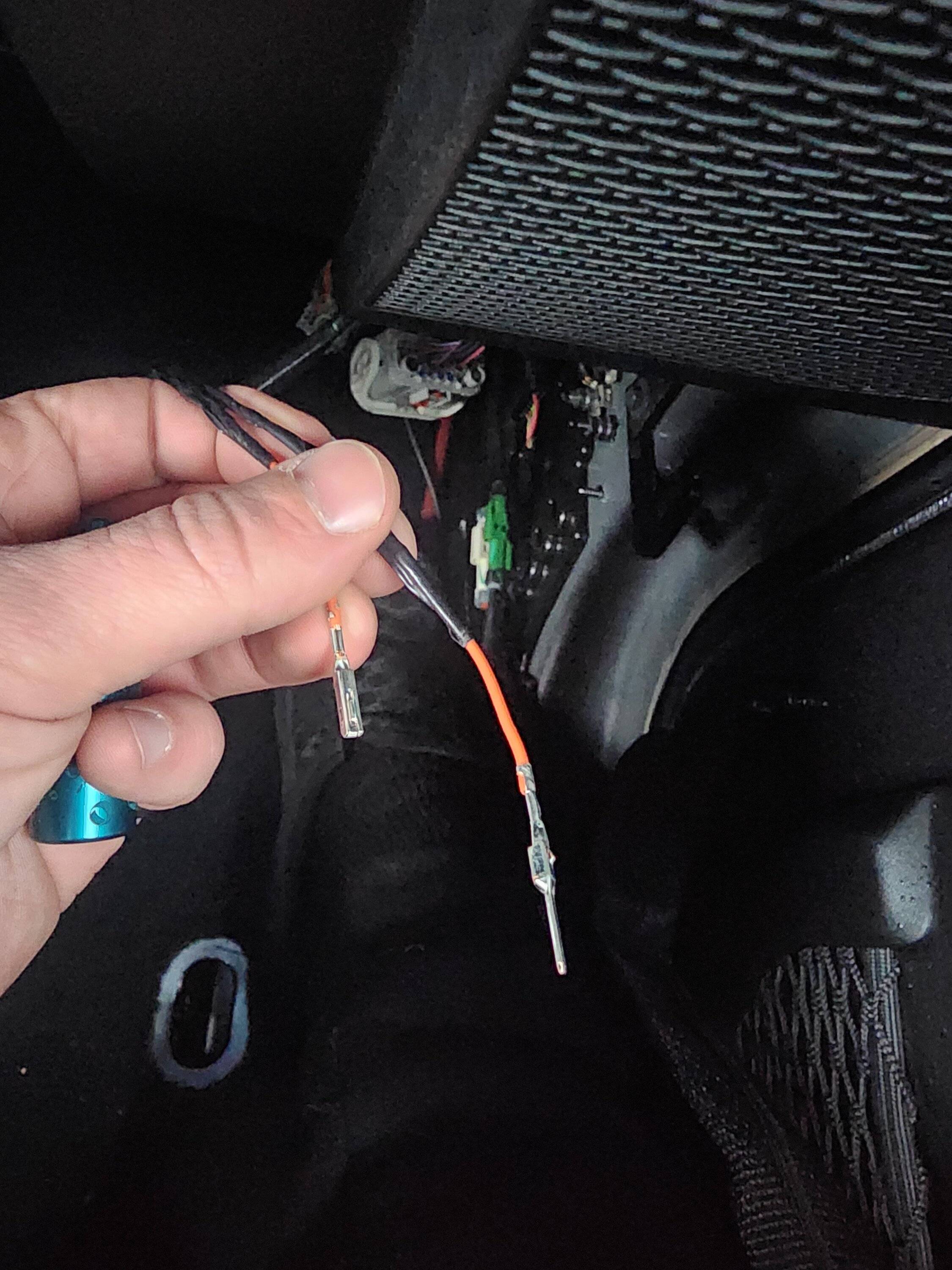 Jeep Wrangler JL 2024 aux kit install help please 20240215_160719