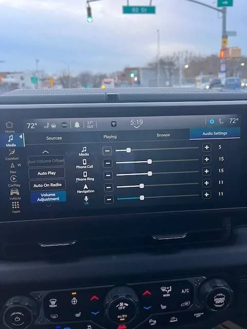 Jeep Wrangler JL 2024 Wrangler volume alert issue. radio