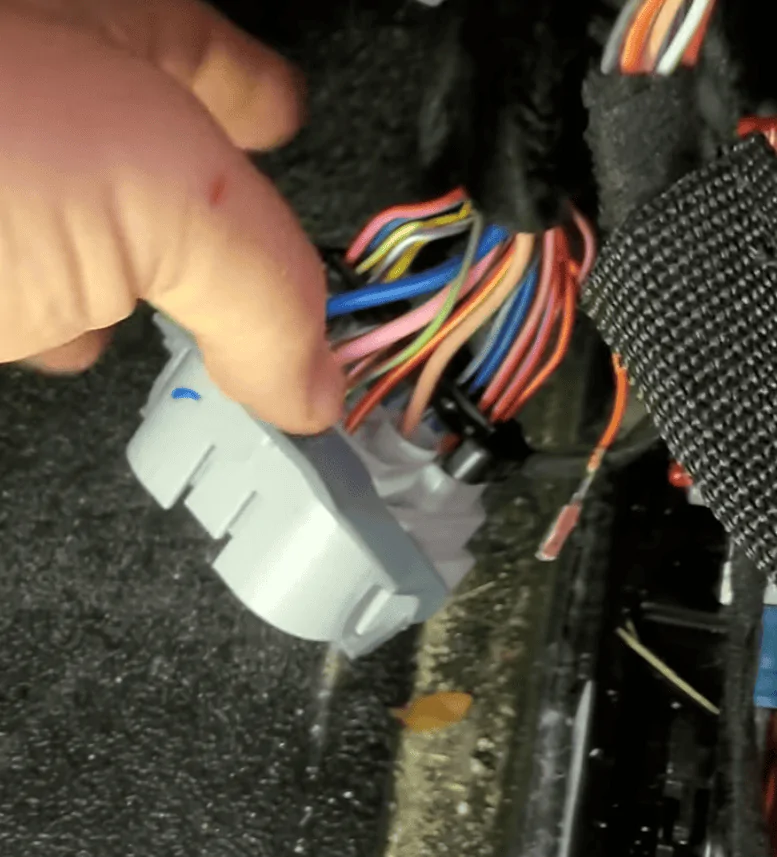 Jeep Wrangler JL 2024 aux kit install help please 1708098451871