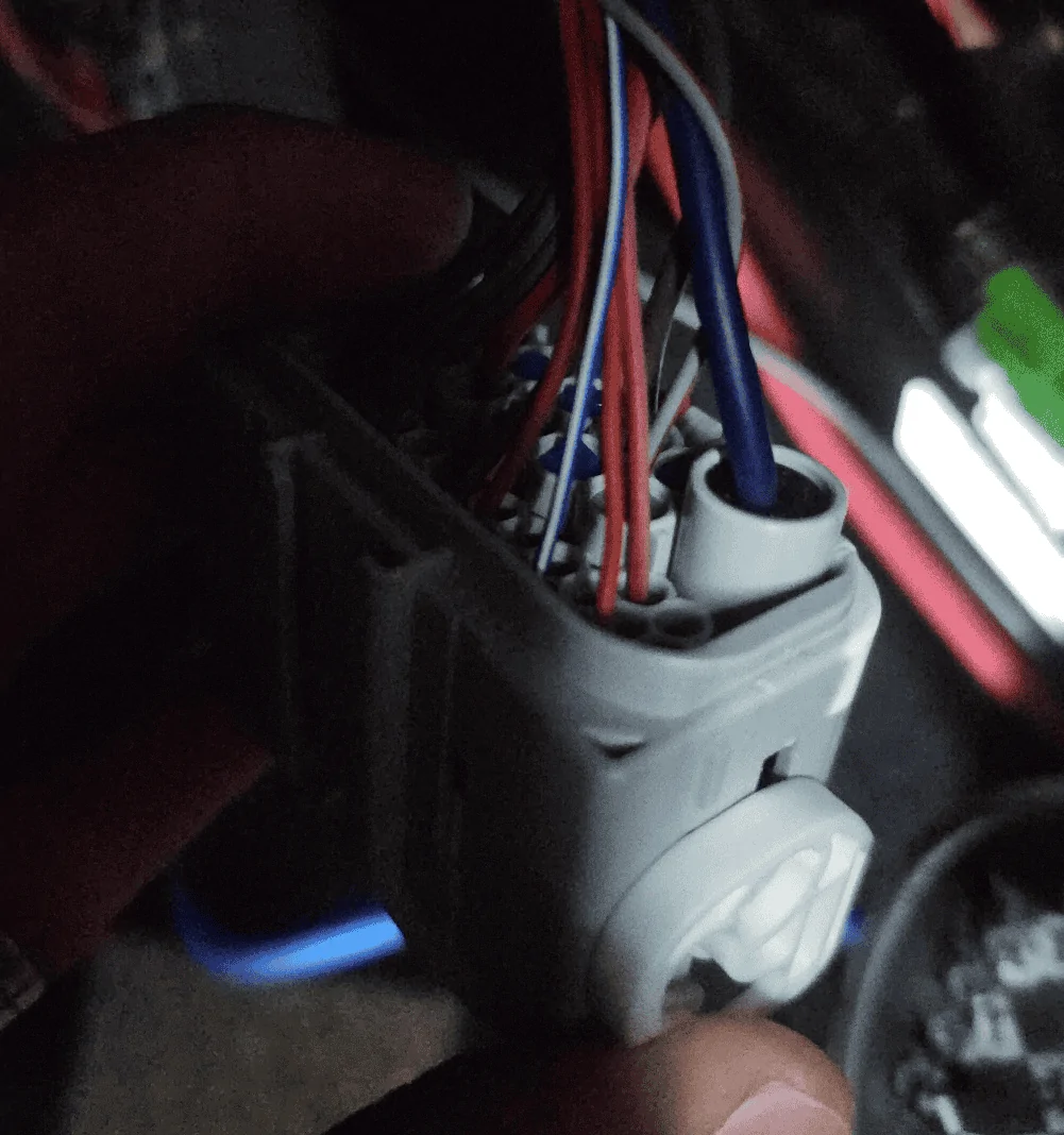 Jeep Wrangler JL 2024 aux kit install help please 1708098471036