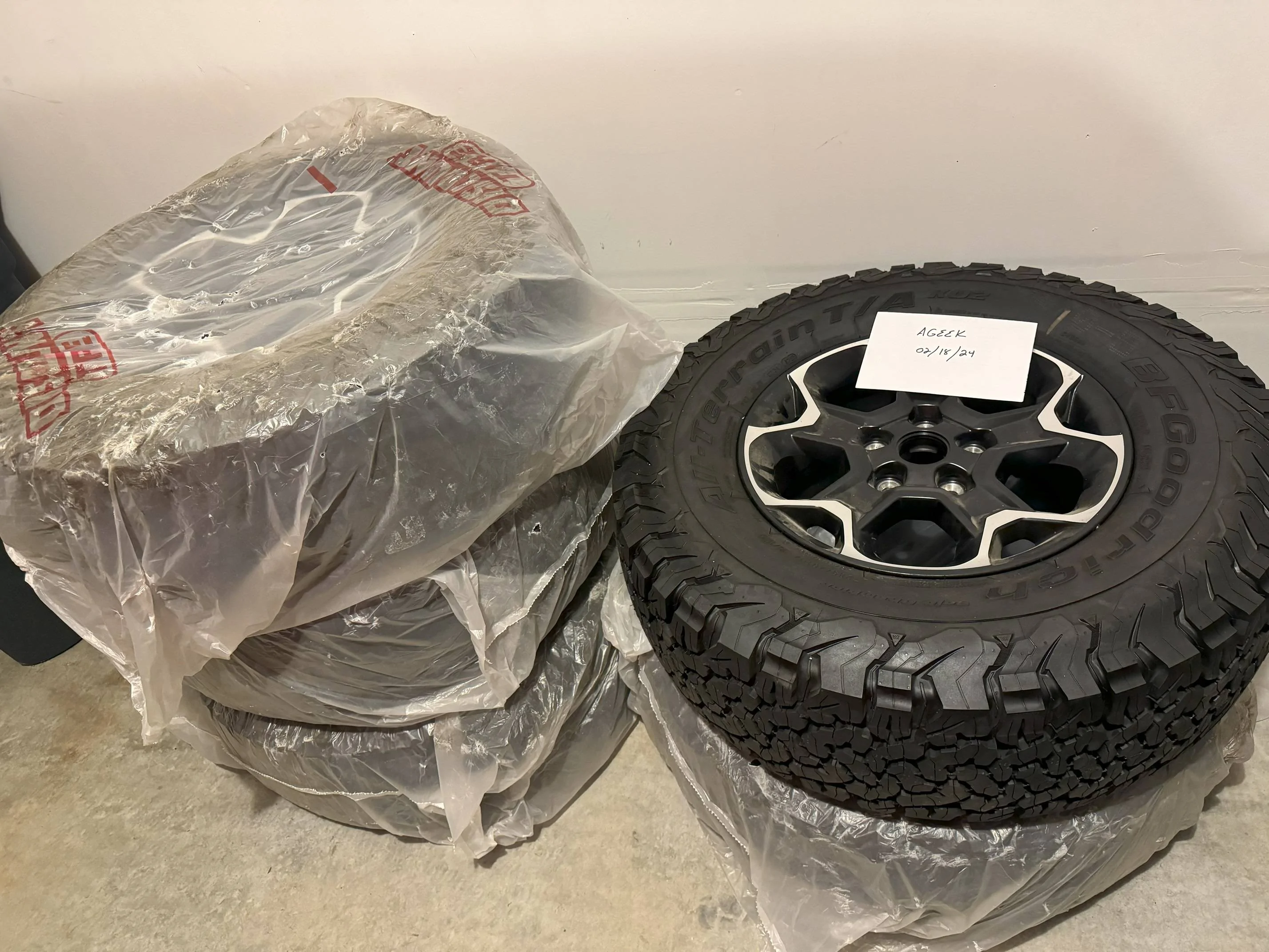 Jeep Wrangler JL 4XE Rubicon Takeoffs Tires1