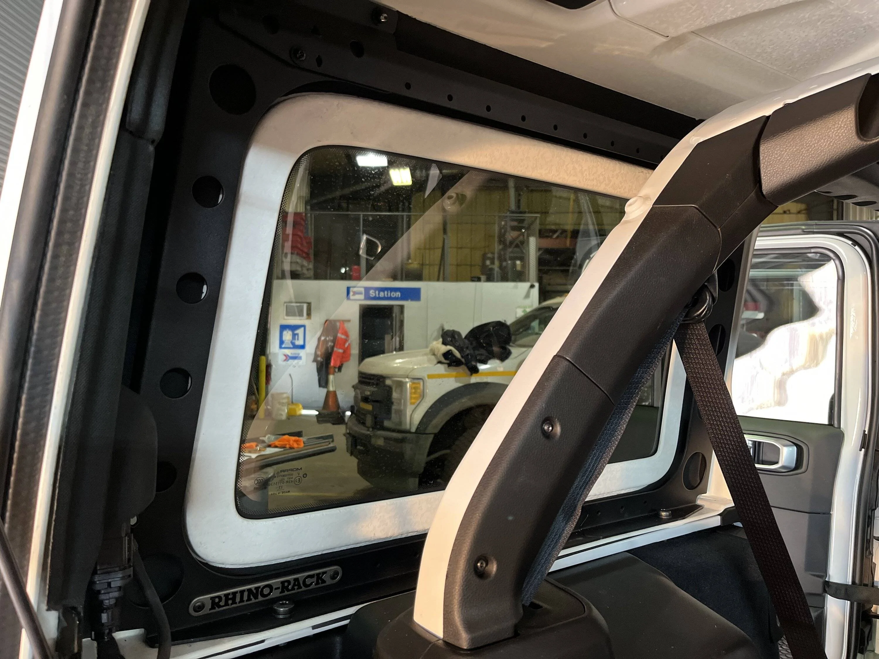 Jeep Wrangler JL Rhino Pioneer Platform installed IMG_9426
