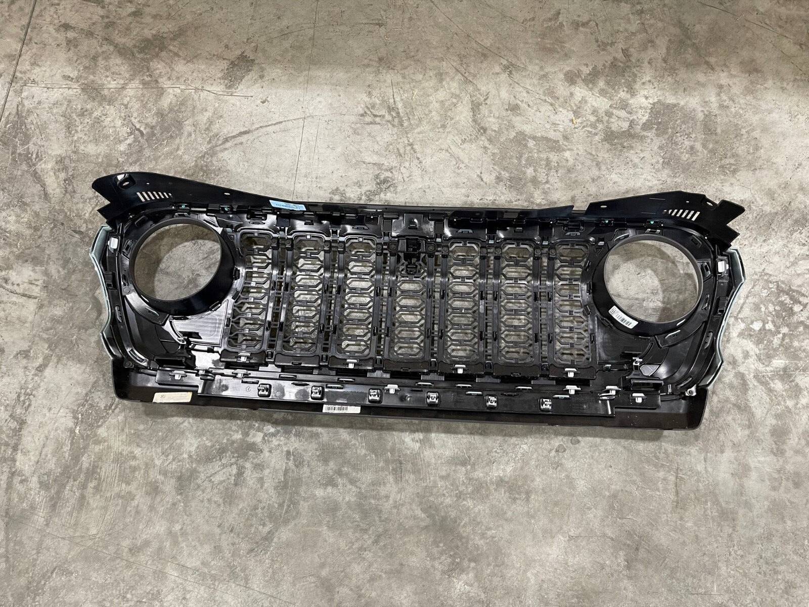 Jeep Wrangler JL Dismantling / Replacing 2024 Grill -- How-To s-l1600