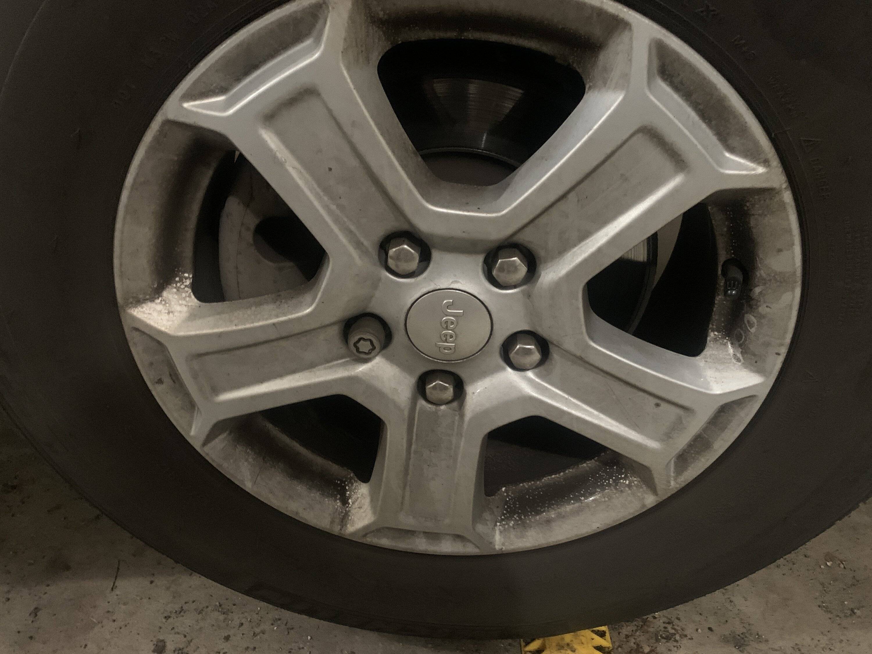 Jeep Wrangler JL Heavy dust on wheel IMG_0899